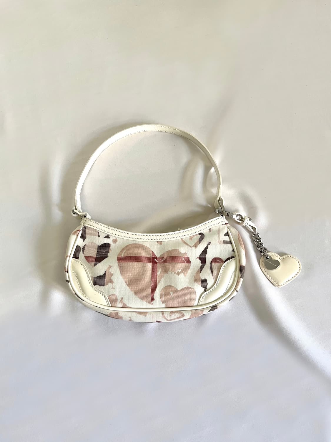 Burberry 버버리 하트 체크 키링백 상품이미지2