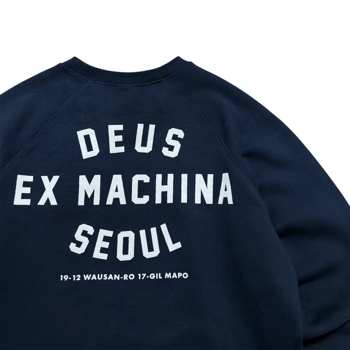 데우스 엑스마키나 맨투맨 상품이미지2