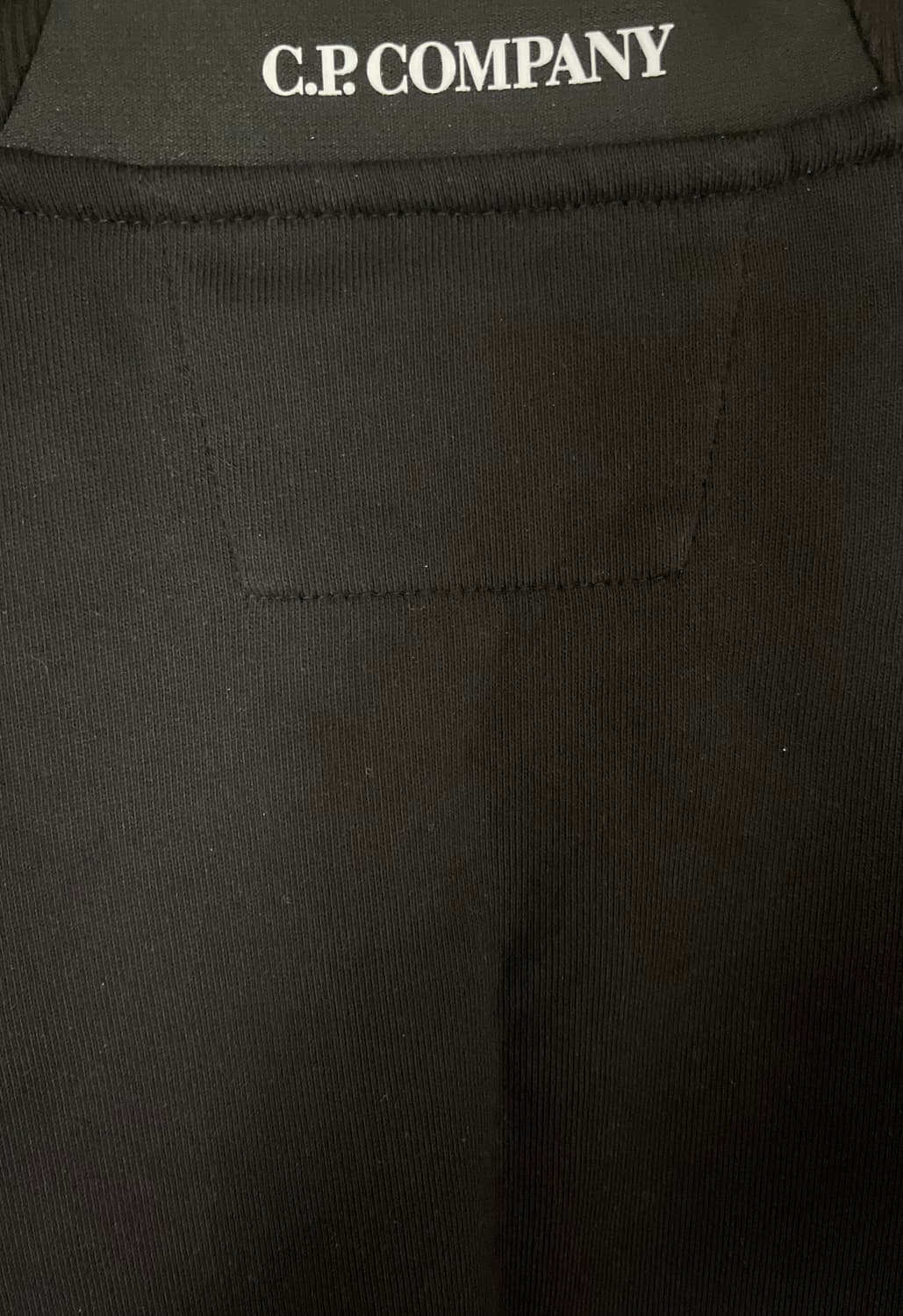 CP컴퍼니 렌즈 와펜 스웨트셔츠 맨투맨 블랙 - 25FW 상품이미지5