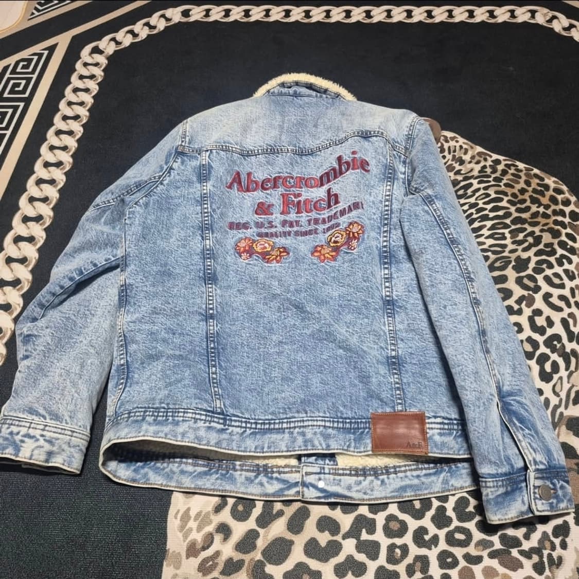 (희귀)아베크롬비앤피치 엠브로이더리드 셰르파 데님 트러커 자켓 XL 상품이미지3