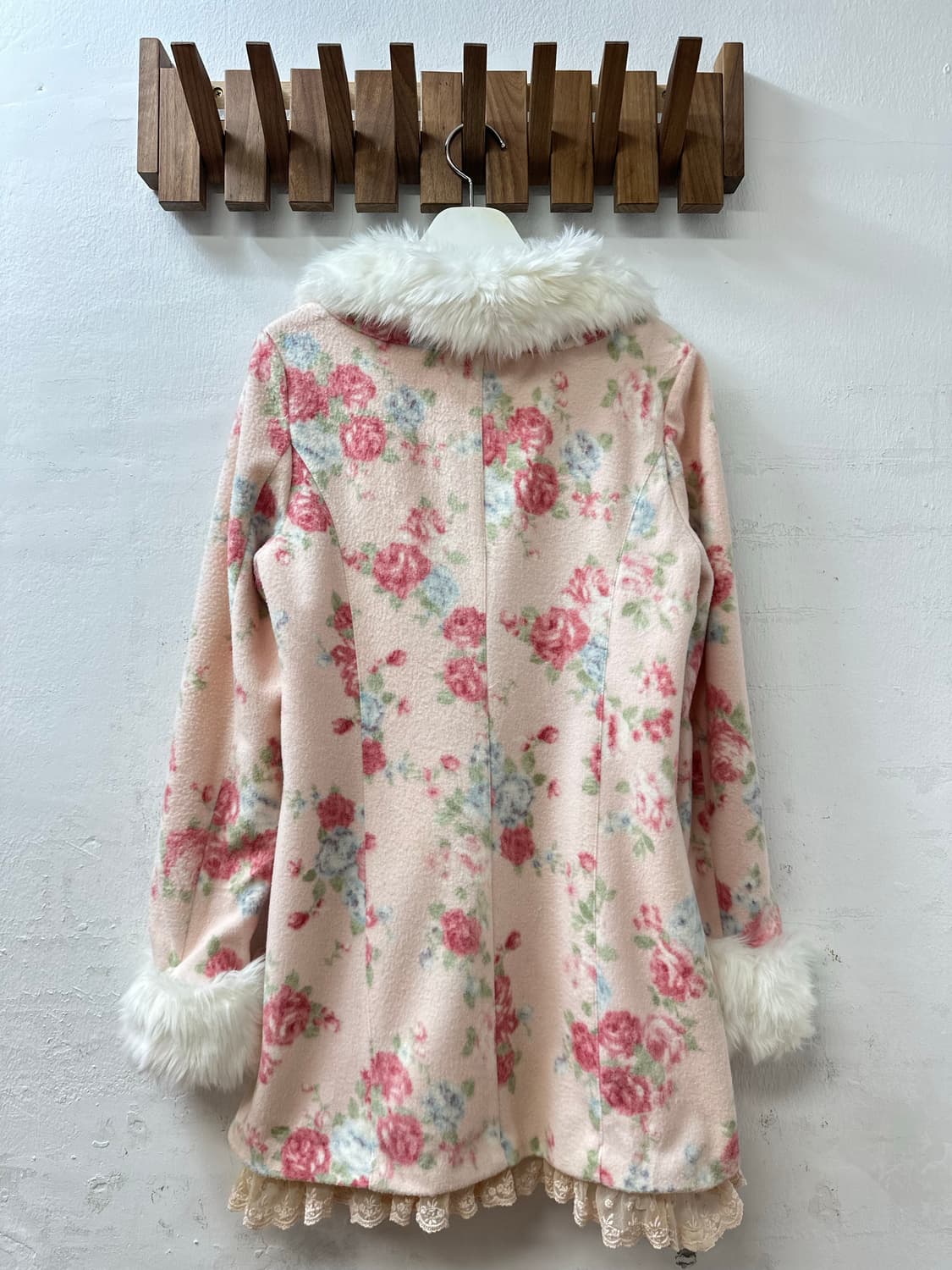 드라이완료 극희귀매물 핑크 리즈리사 플라워 핑크 퍼 카라 레이스 코트 상품이미지6