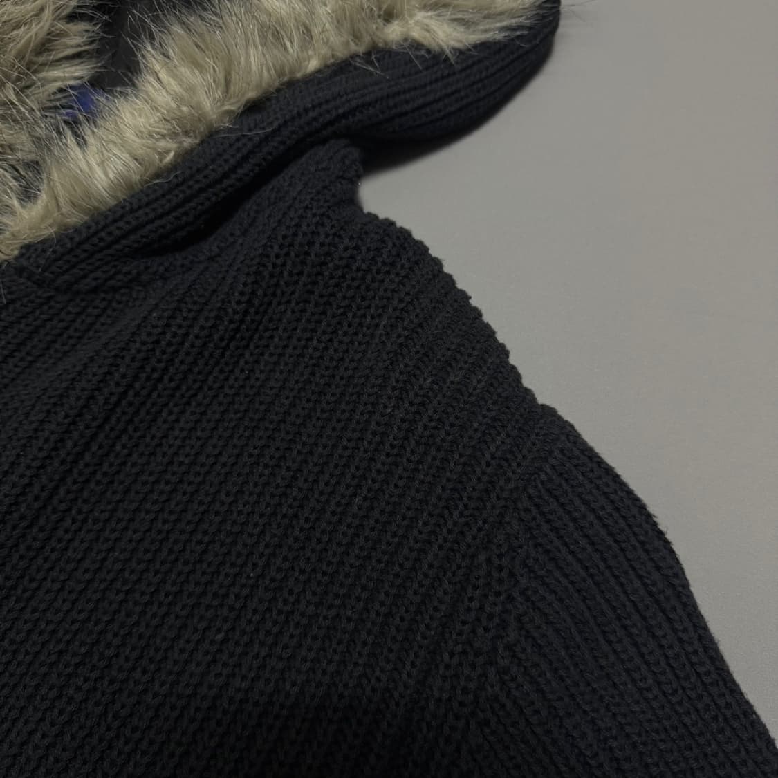 빔즈(OLD BEAMS) 블랙컬러 코튼 립드 페이크 퍼 후드 집업 상품이미지7