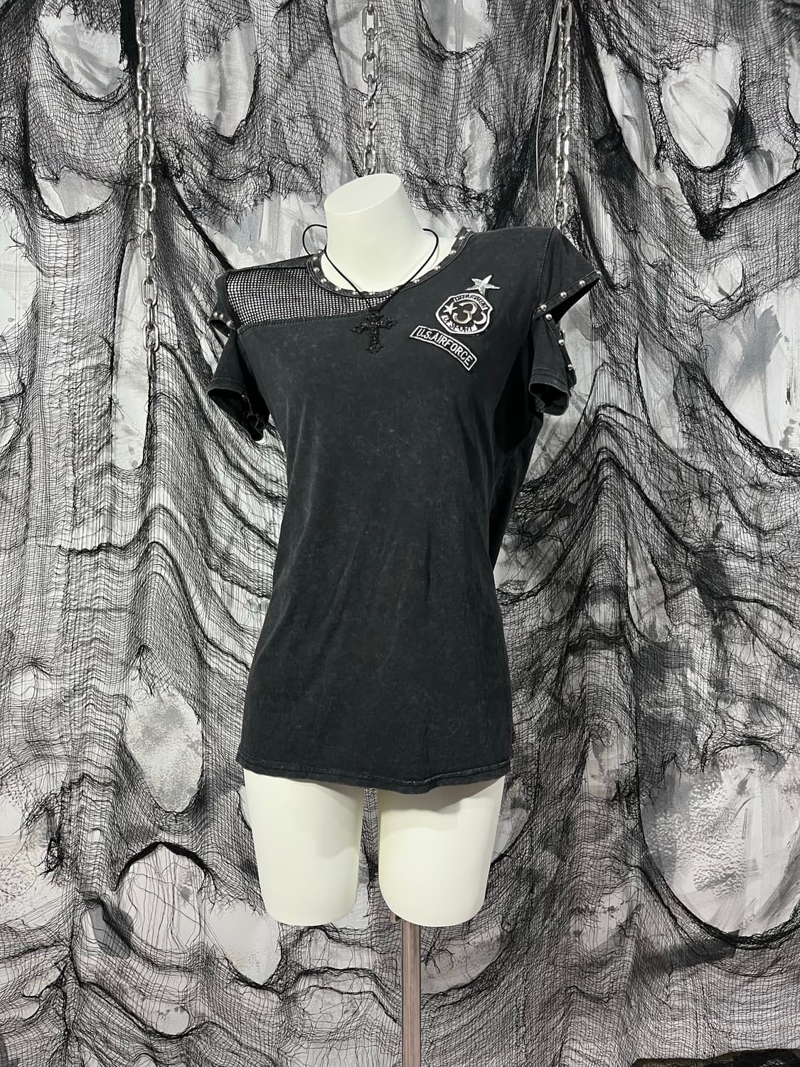 Gothic stud side slit mash washing top 상품이미지1