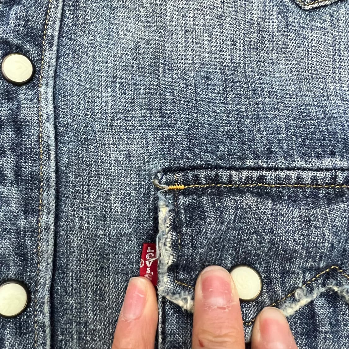 리바이스 슬림핏 데님셔츠 상품이미지3