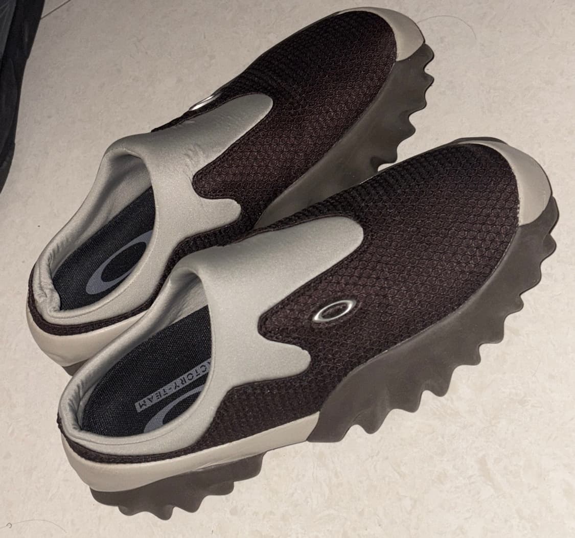 오클리 팩토리 팀 x 브래인 데드 오스트리치 찹 쏘우 뮬 마룬 애스프레소 상품이미지1