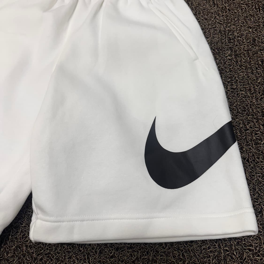 NIKE 나이키 스우시 기모 반바지 운동복 화이트 S 상품이미지3