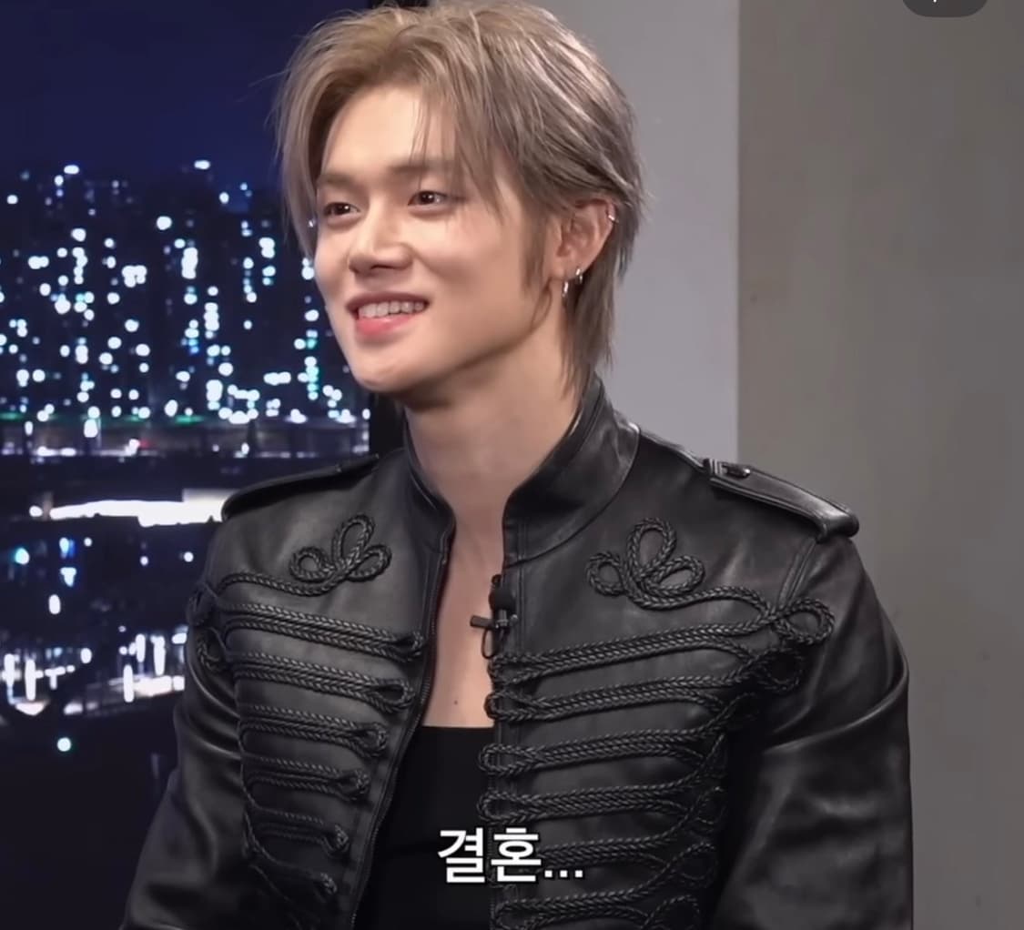 [TXT 연준님 착용] 알렉산더맥퀸 25fw 나폴레옹 레더 자켓 상품이미지1