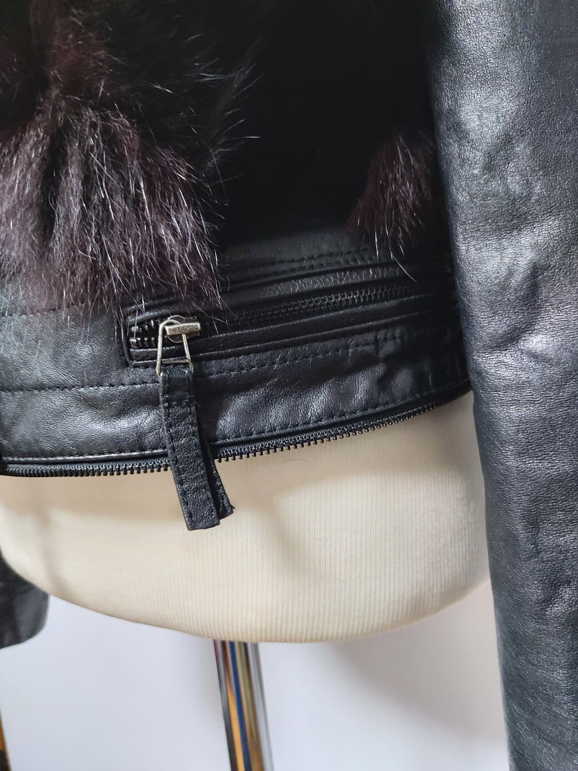 로보(ROBO) 천연 양가죽 폭스 퍼 숏자켓(66)

 상품이미지4