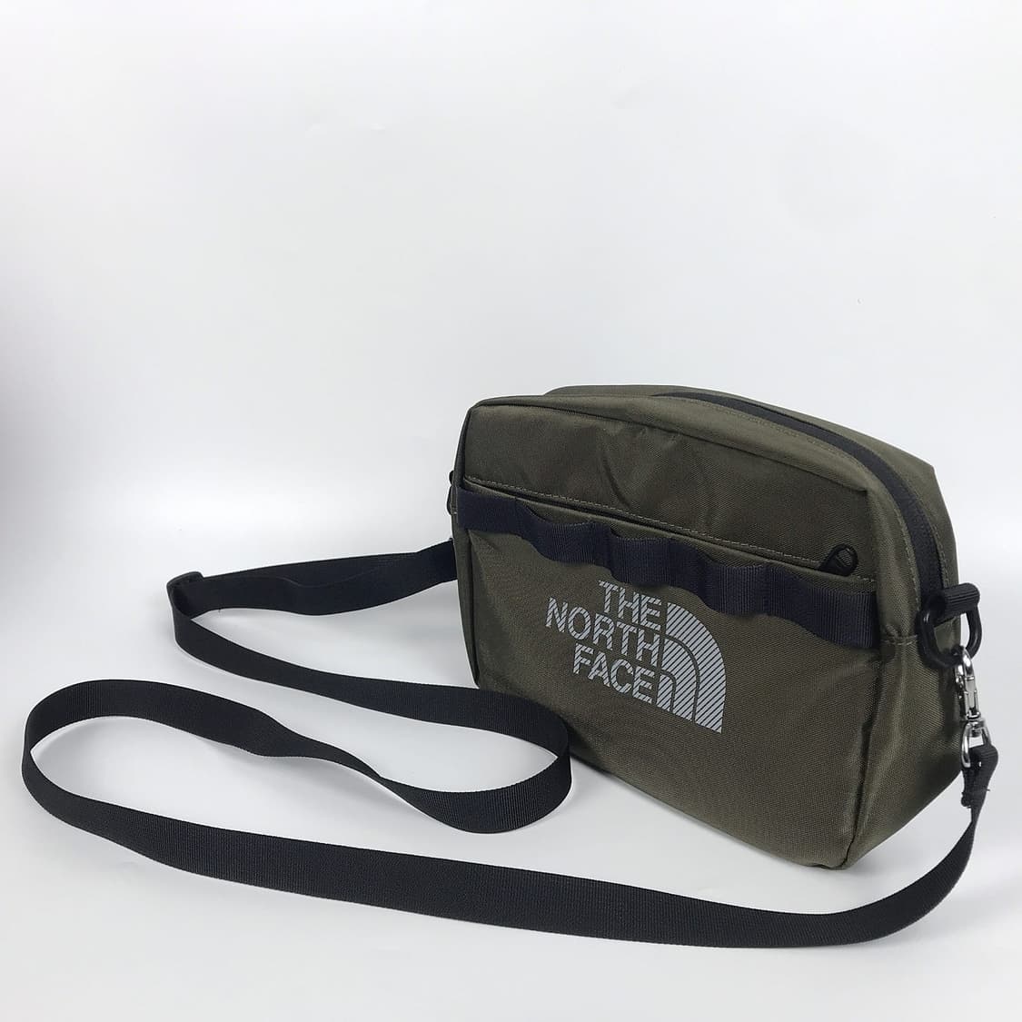 노스페이스 카키색 크로스백 가방 상품이미지4