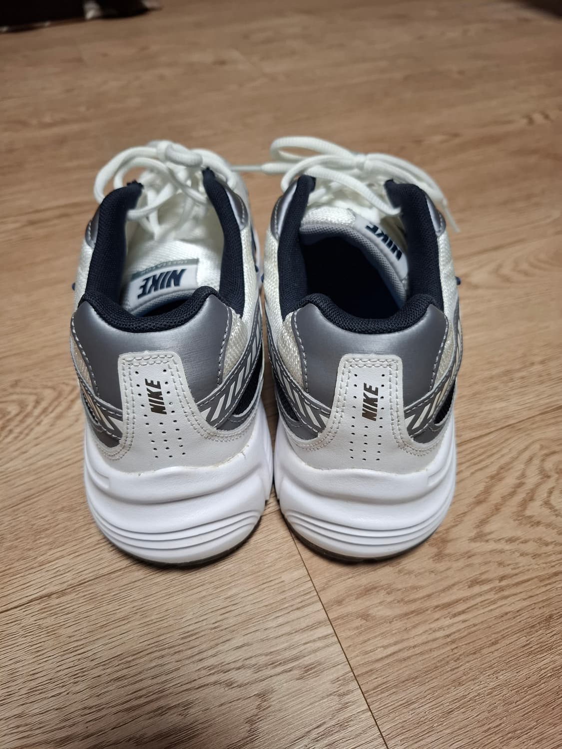 나이키 이니시에이터 270 상품이미지4