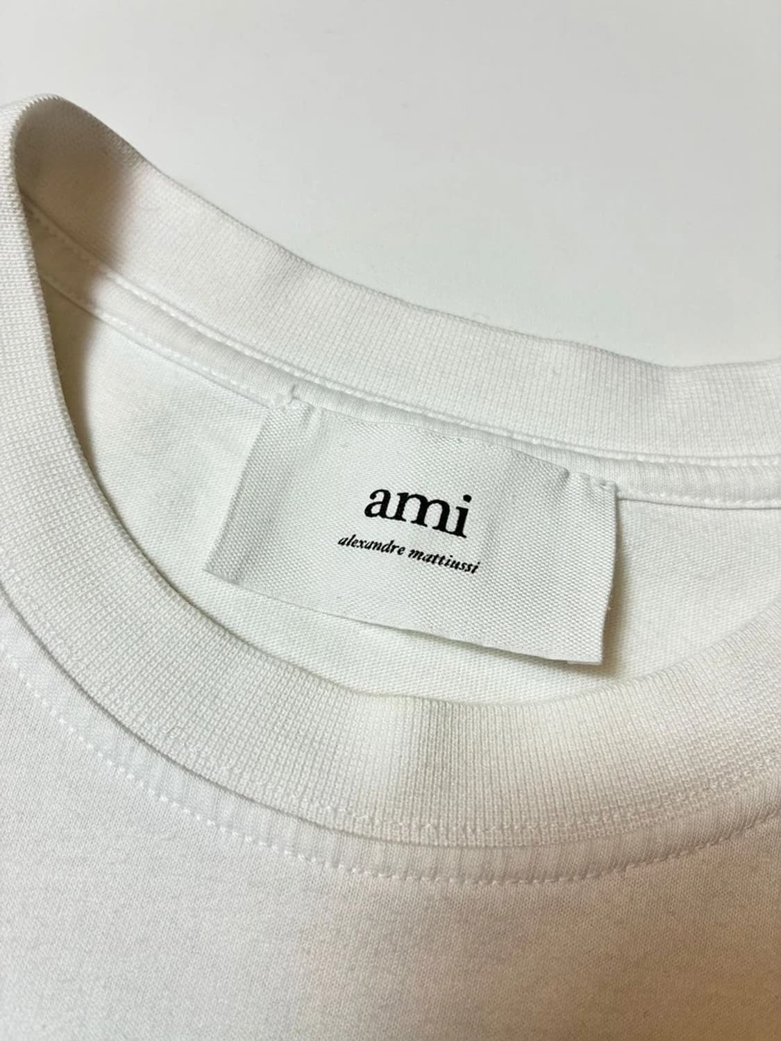 아미 AMI 스몰 하트 로고 코튼 반팔 티셔츠 PN9676 상품이미지7