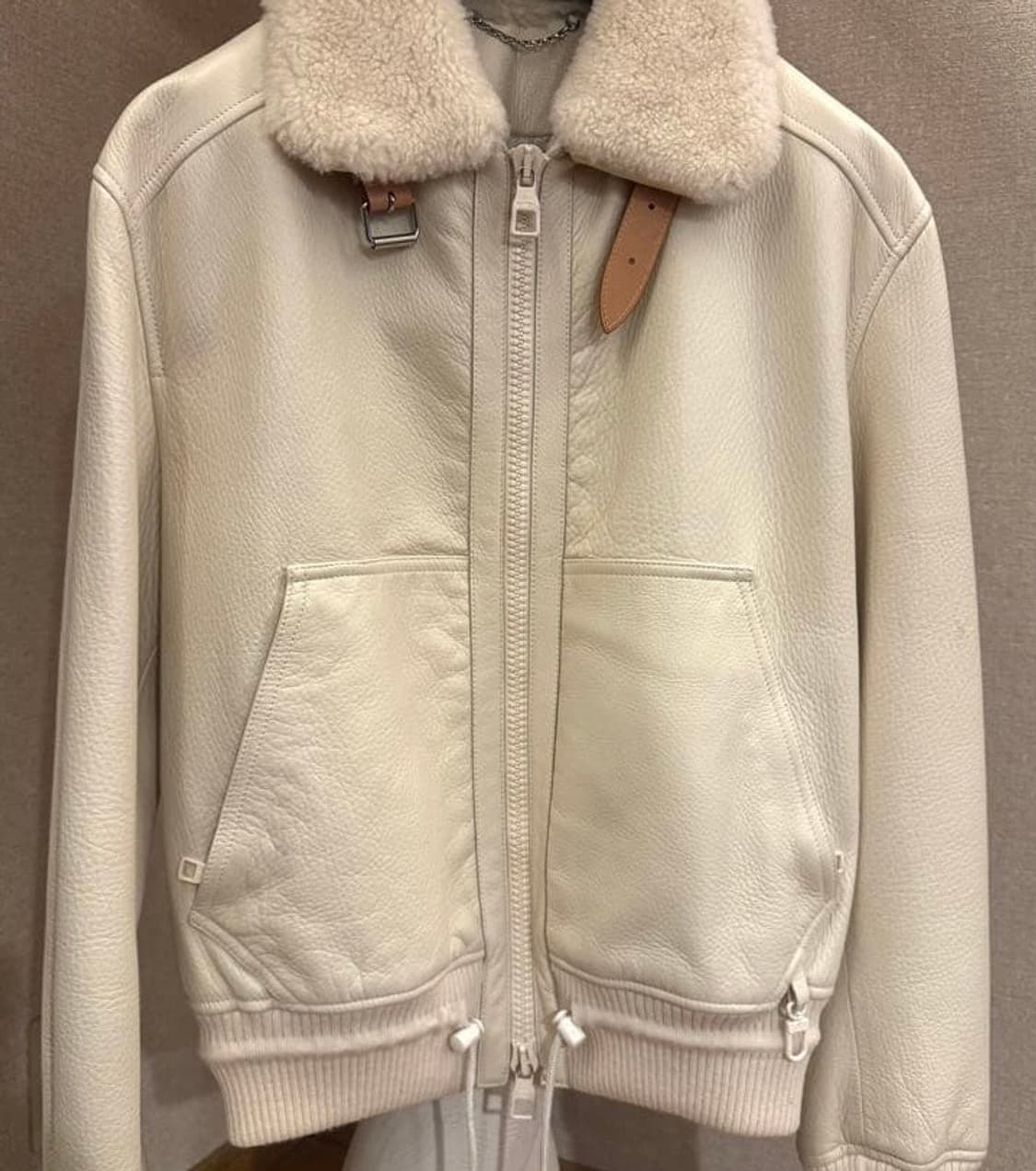 루이비통 레더 에비에이터 44 상품이미지1