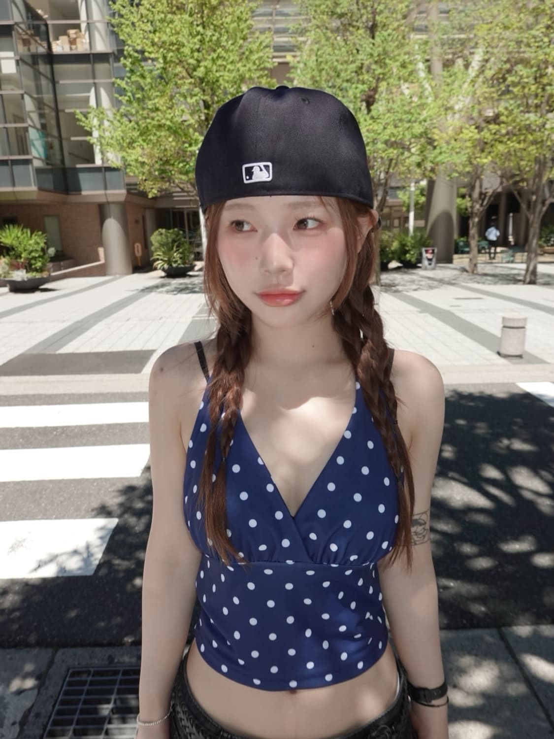 아워캐비닛 도트 슬리브리스 탑 네이비 상품이미지2