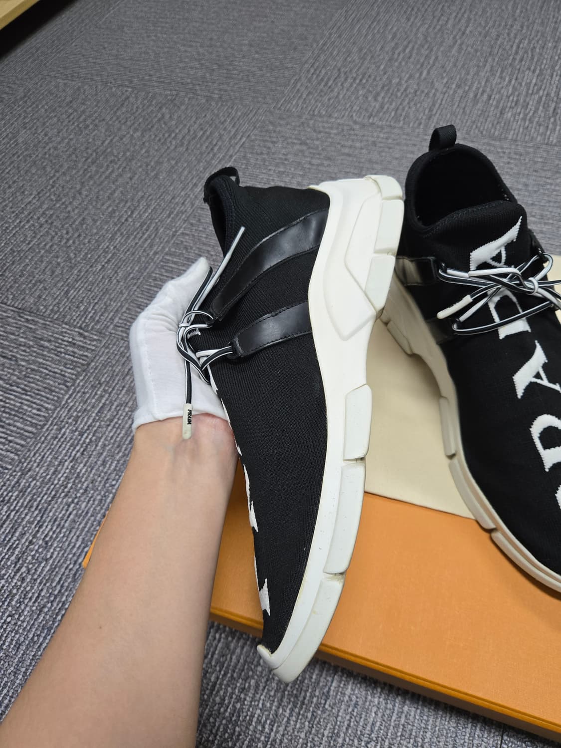 [특가][정품]프라다 니트 스니커즈 5사이즈 상품이미지2