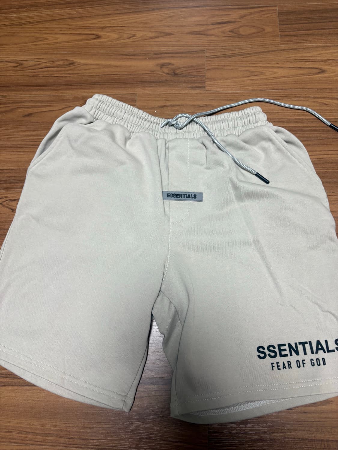 에센셜 플리스 스웨트쇼츠 리넨 상품이미지1