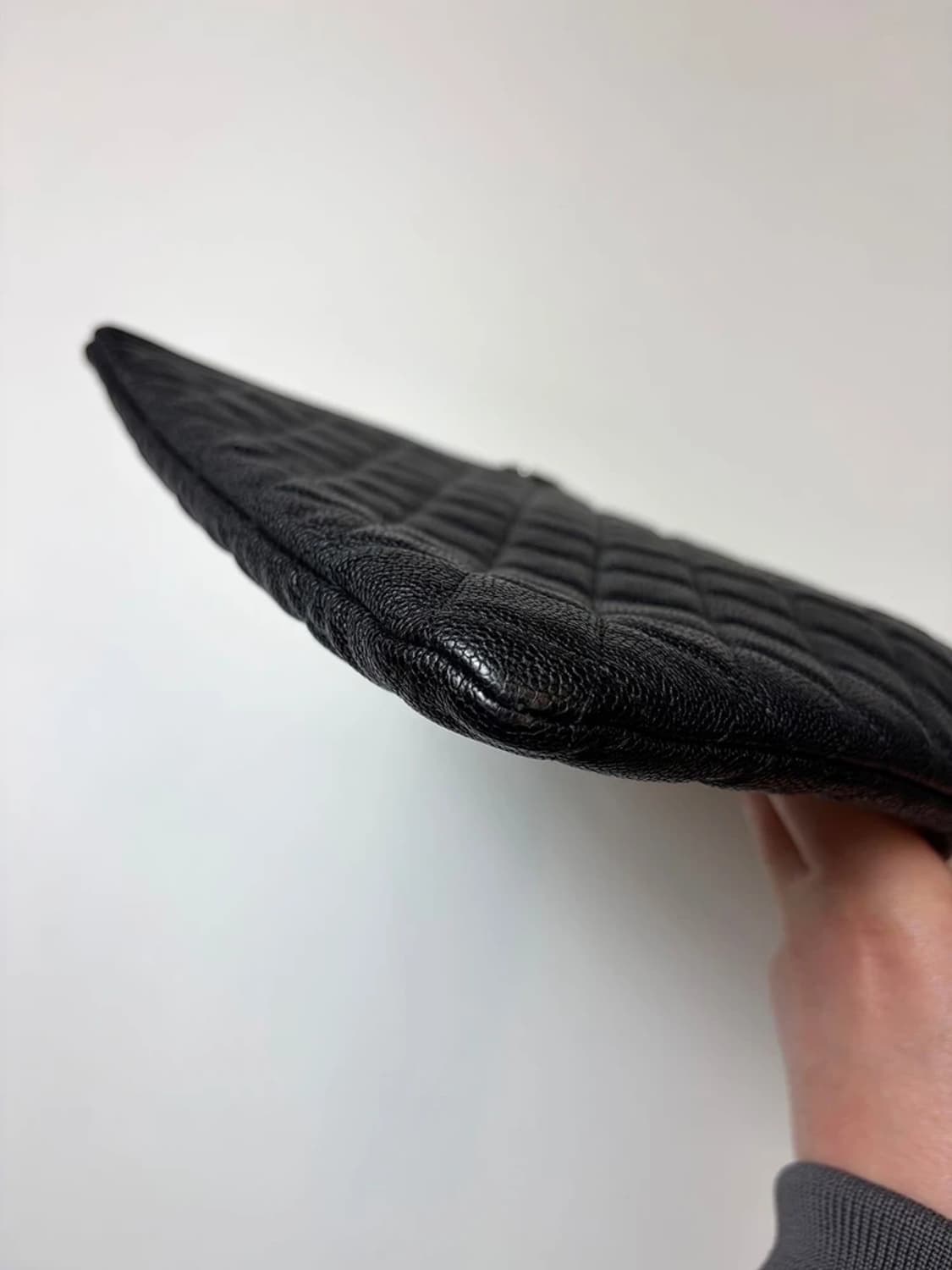 샤넬 CHANEL 캐비어 보이 클러치백 Q1496 상품이미지4