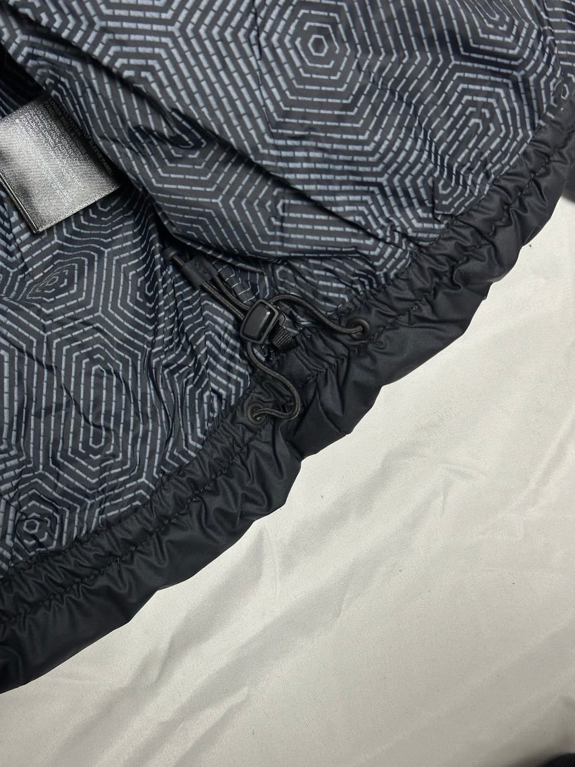 (M) 언더아머 UA Limitless 다운 코듀로이 자켓 패딩 블랙 상품이미지4