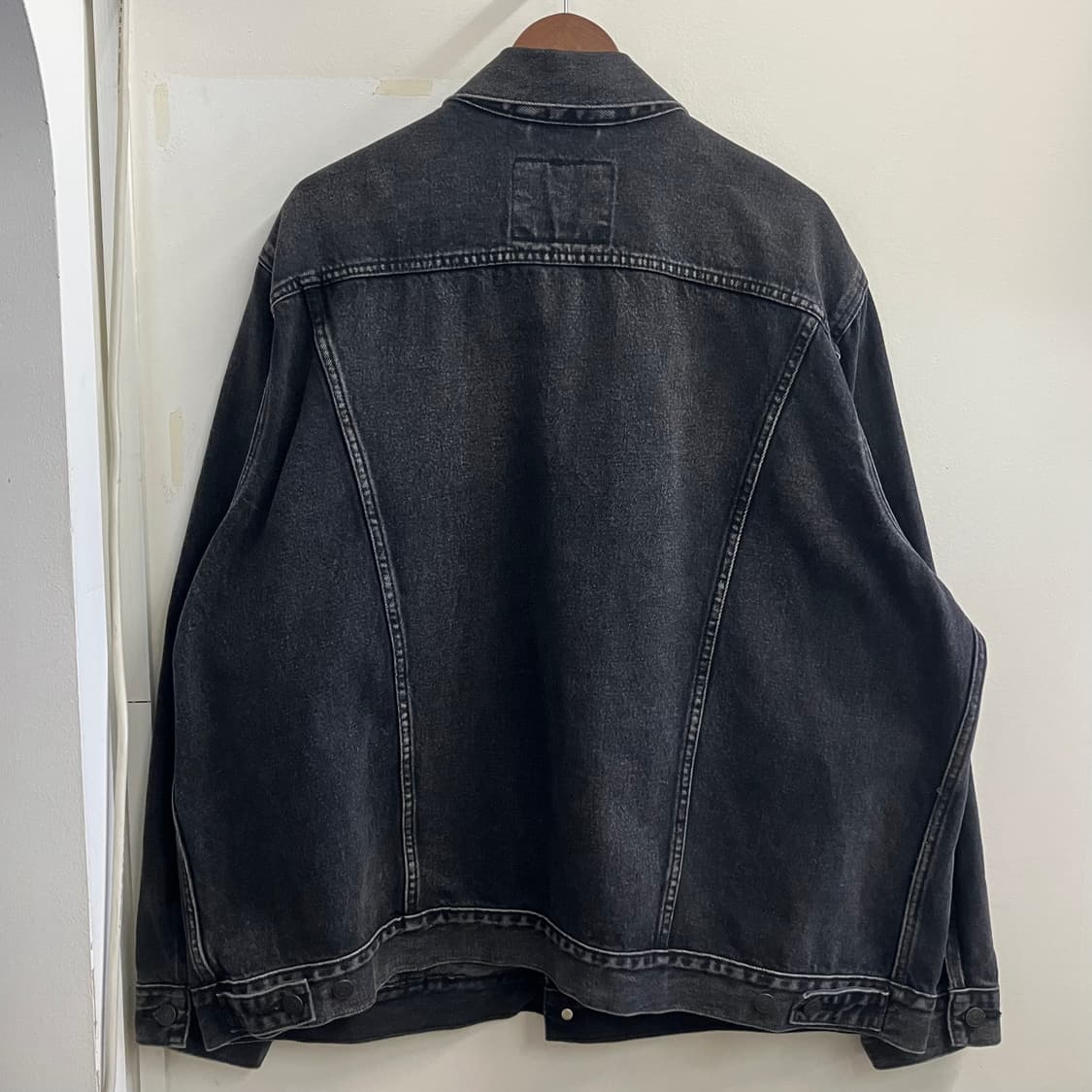 N143 2XL 리바이스 흑청 블랙 데님 트러커 청자켓 상품이미지2