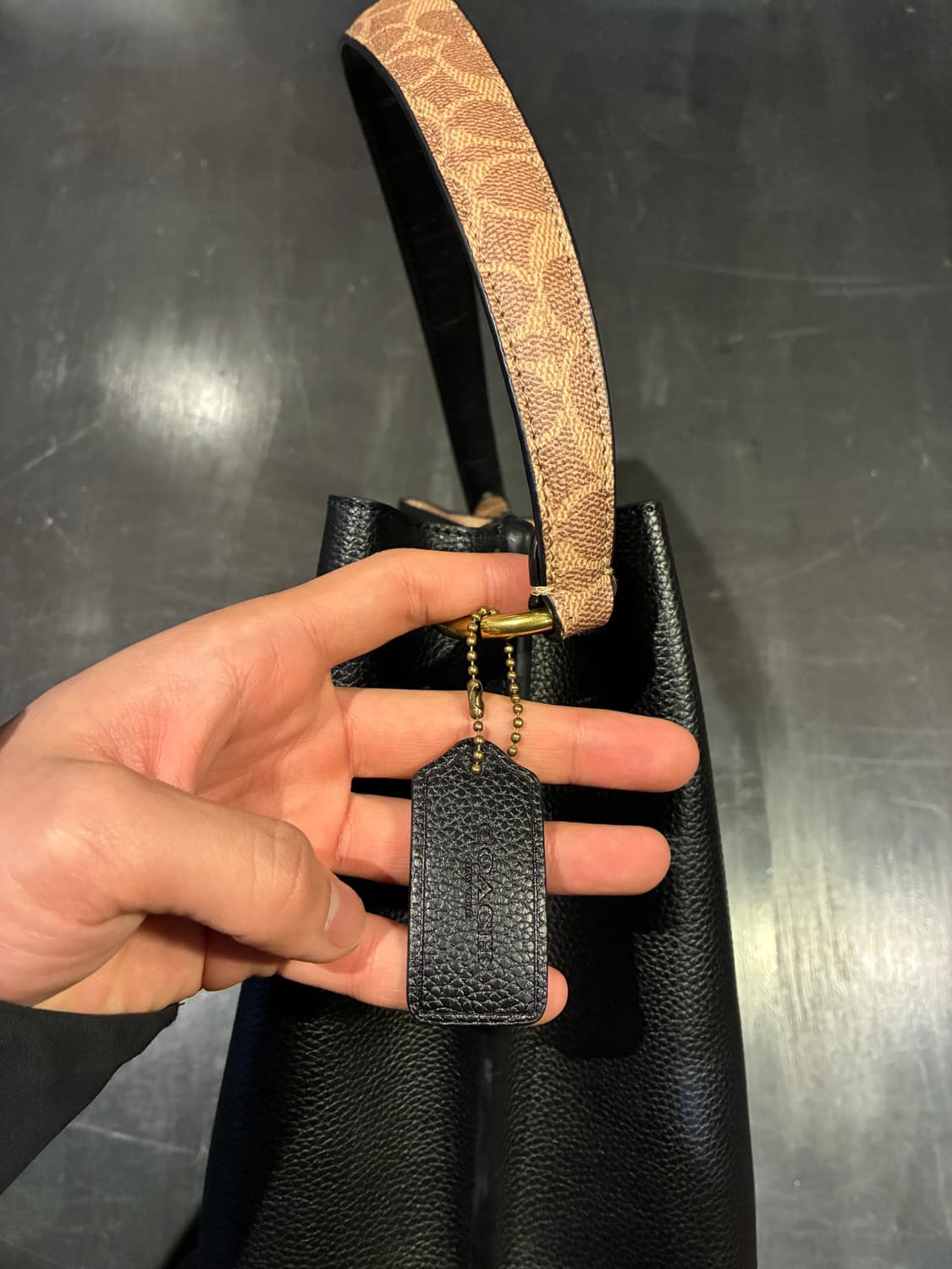 코치 찰리 버킷백 블랙 숄더백 핸드백 크로스백 상품이미지2