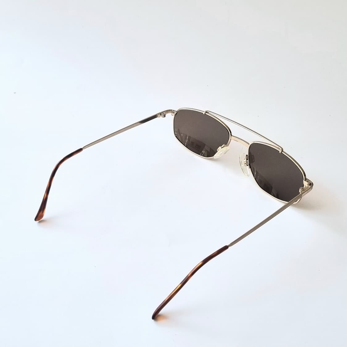 데드스탁 간결함 속에 깃든 묵직한 클래식 선글라스 1781 상품이미지6