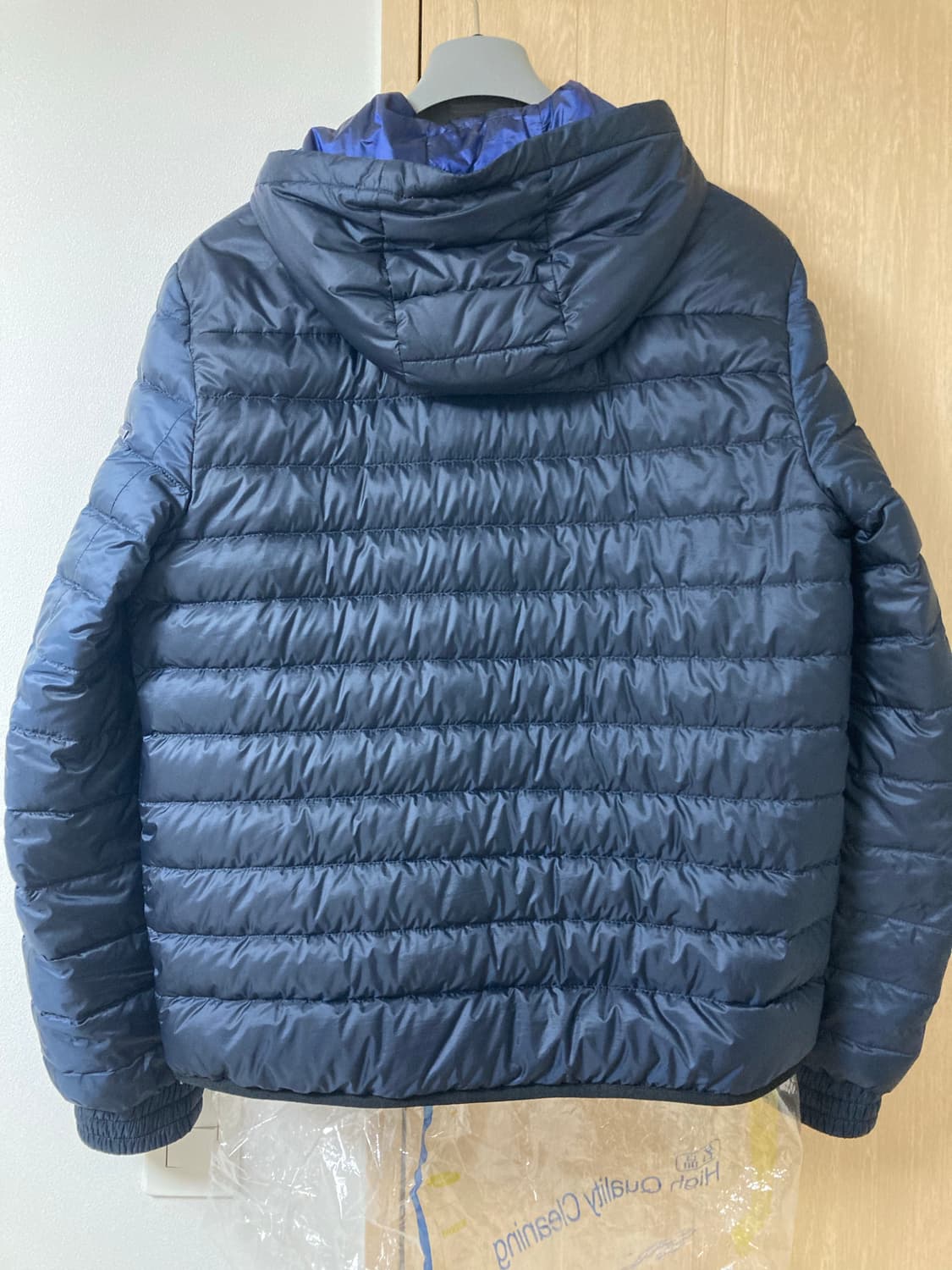 프라다 경량패딩 50사이즈 (100-105) 상품이미지3