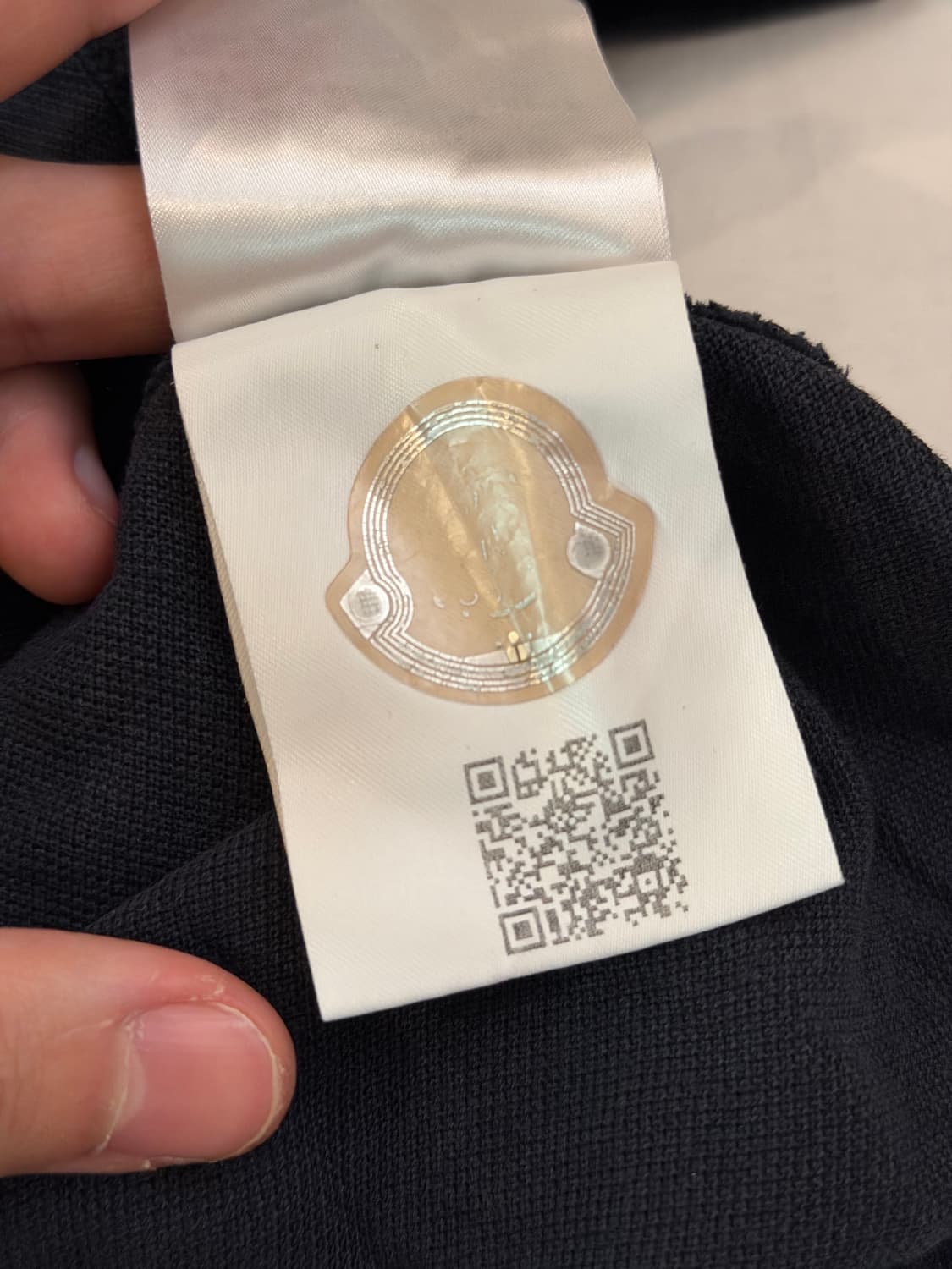 몽클레어 사이드라인 로고 패치 카라 반팔티 블랙 상품이미지9