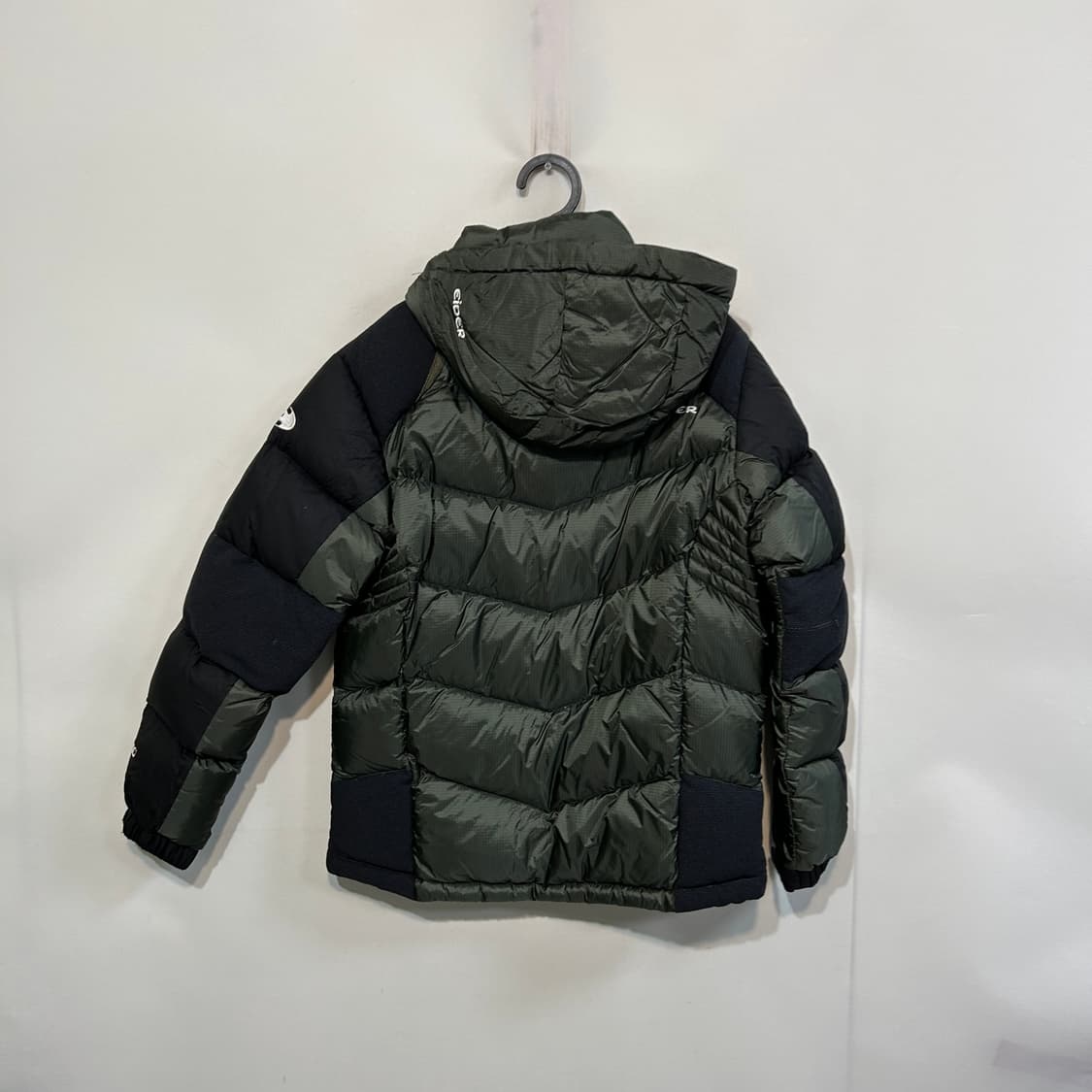 아이더 남성 윈드스토퍼 구스다운 패딩 95 빵빵함 상품이미지3