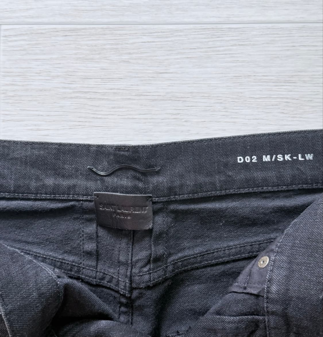 Saint Laurent Washed Distressed Jeans 상품이미지4
