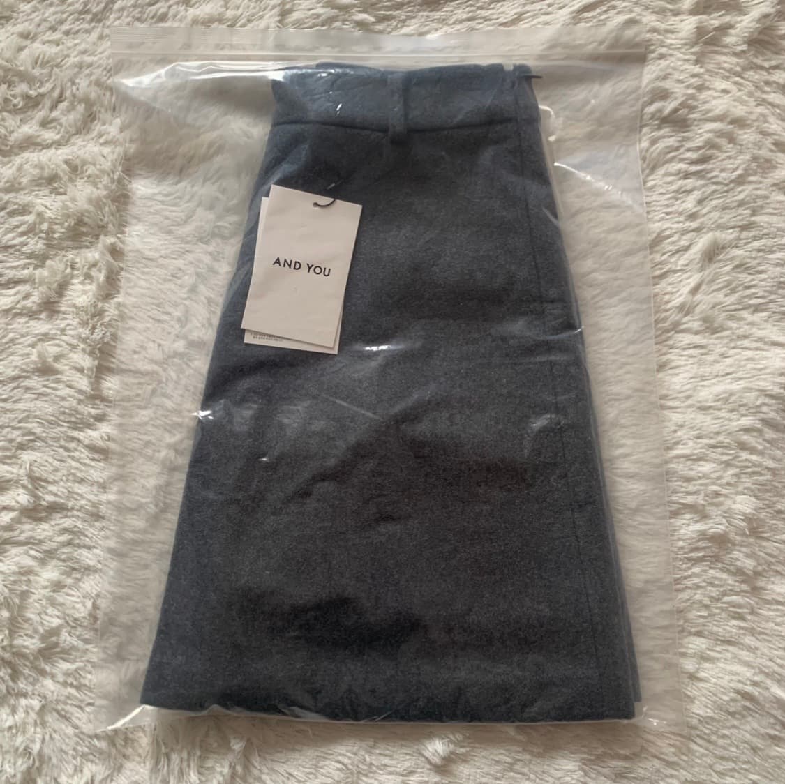 택O) 앤유 메일리 울 스커트 차콜 그레이 [김나영, 류이서 착용] 상품이미지6