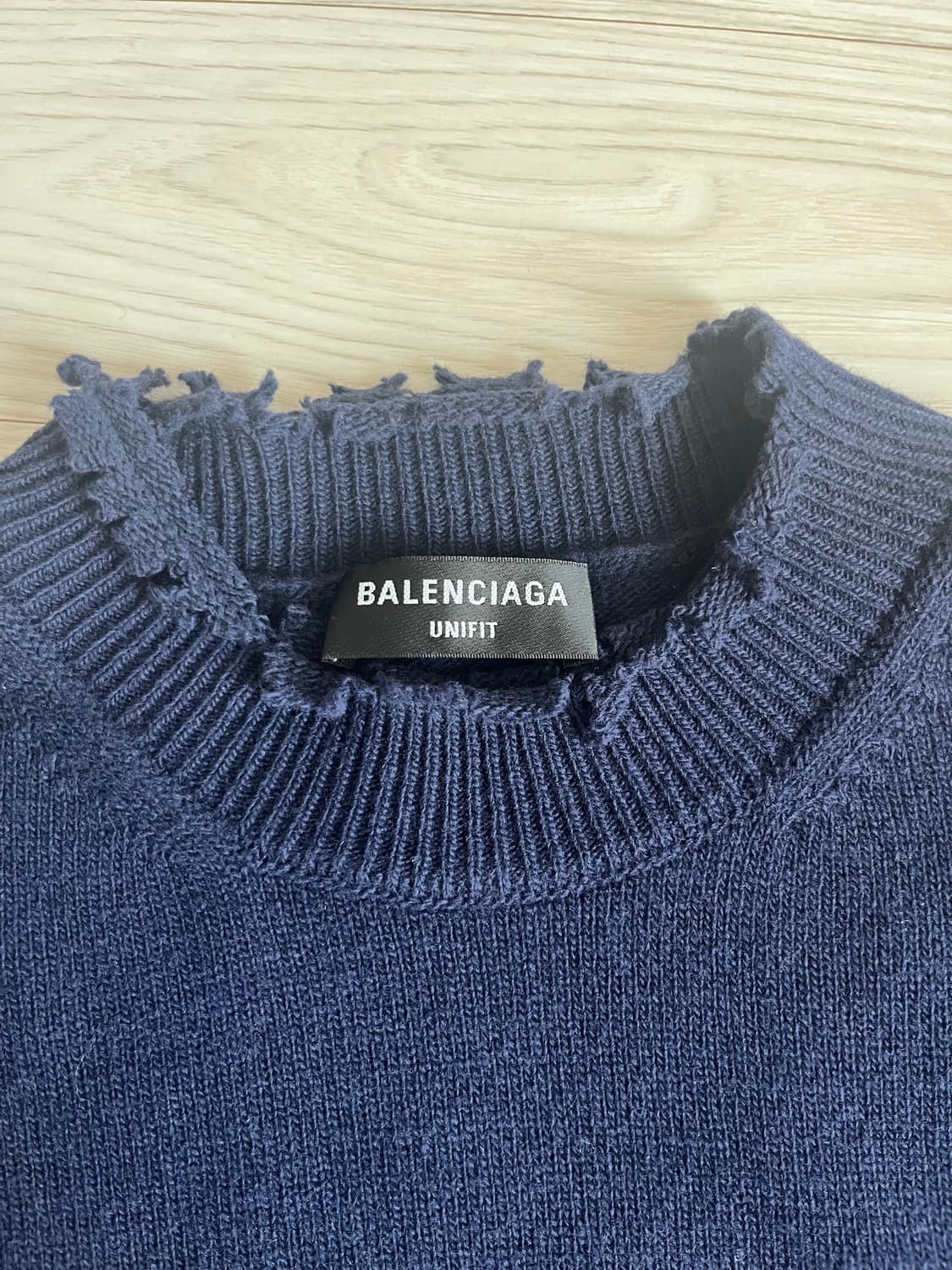 발렌시아가 디스트레스 엣지 울니트 S 상품이미지3