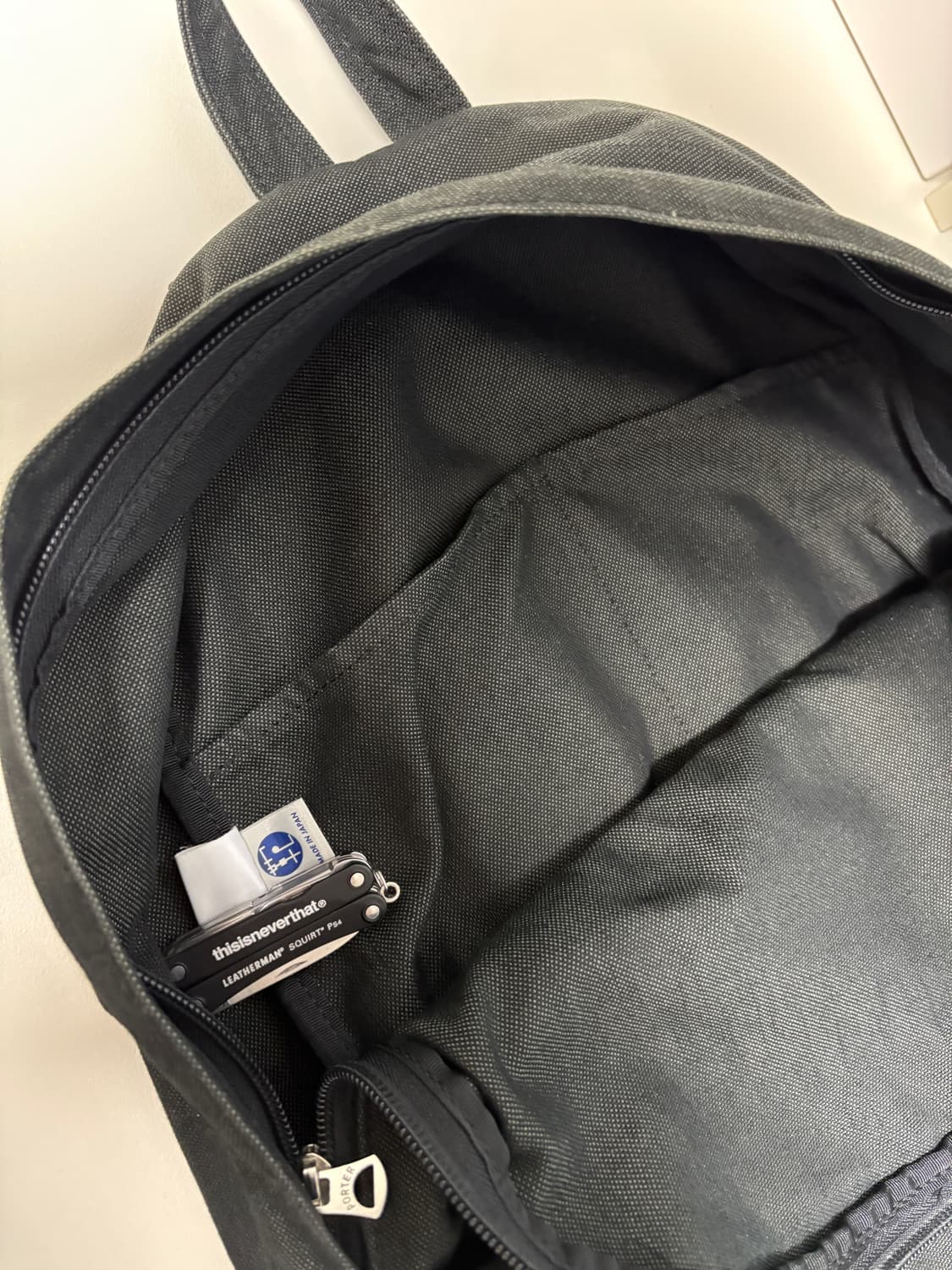 포터 스모키 차콜 그레이 백팩 가방 상품이미지7