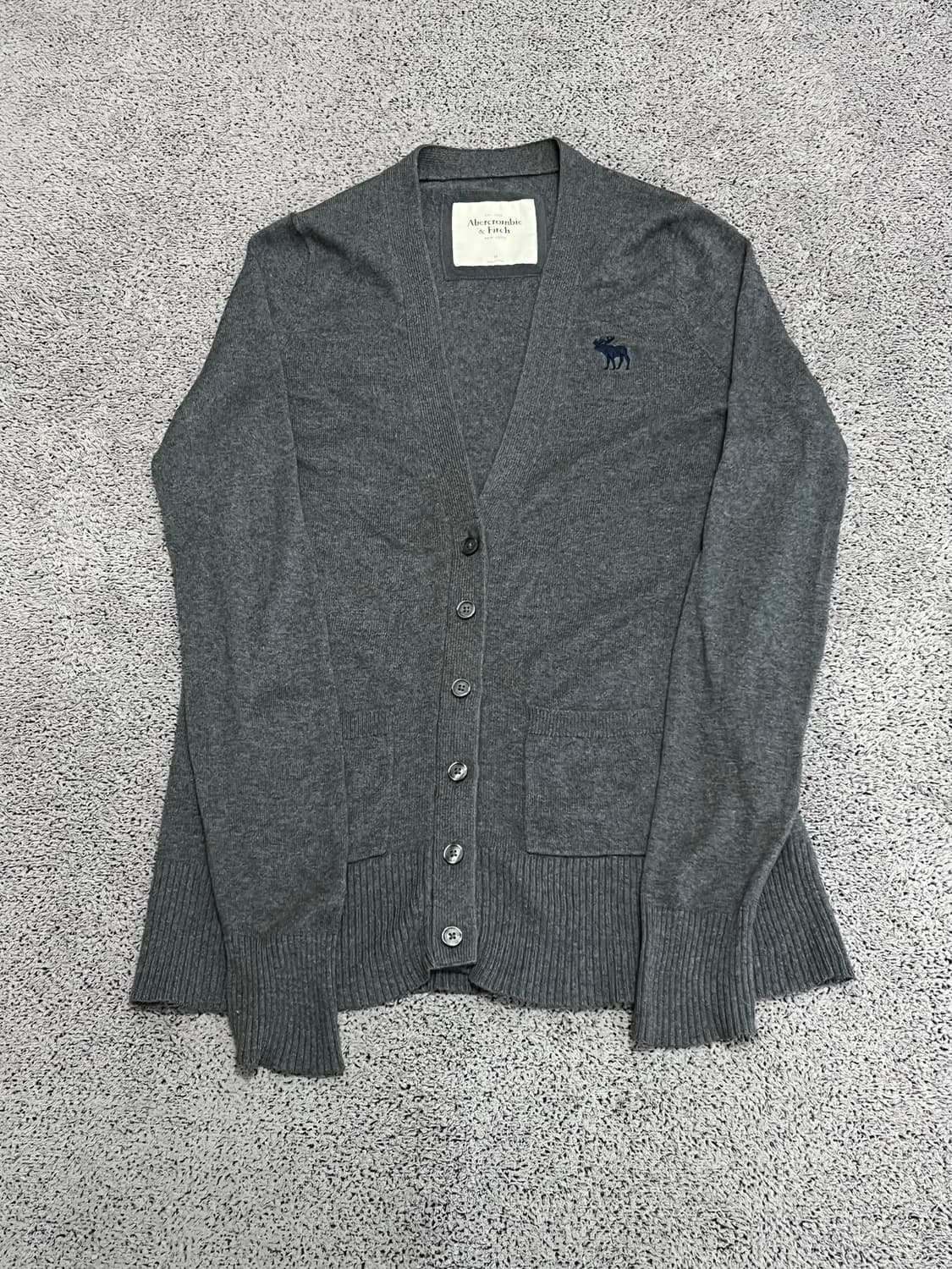 (M) 아베크롬비 자수로고 가디건 차콜 상품이미지1