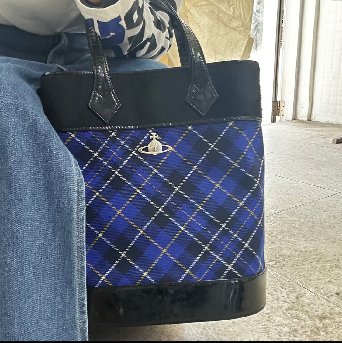 비비안웨우스트  토트백  상품이미지1