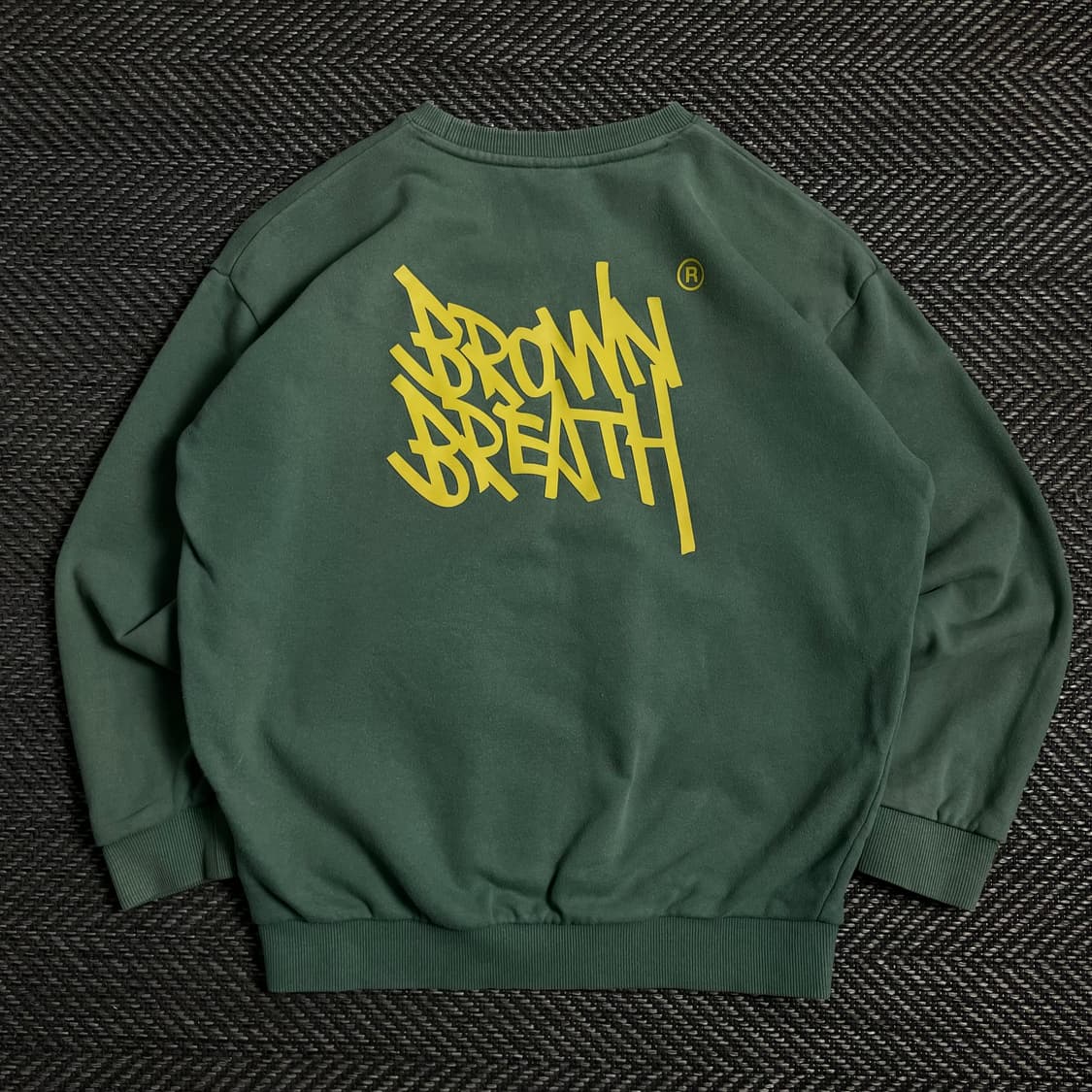 브라운 브레스 빅로고 크롭 맨투맨  y 3983 상품이미지2