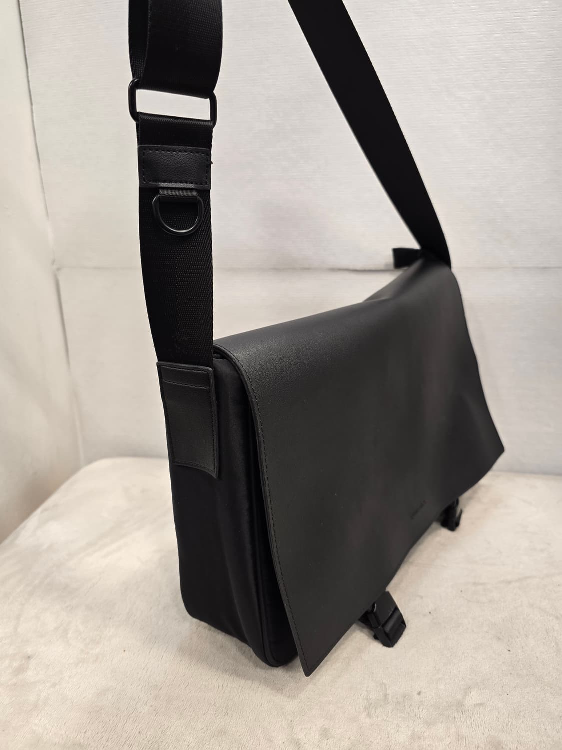 퀄팩 커렌트 레귤러 메신저백 숄더백 크로스백 블랙 상품이미지4