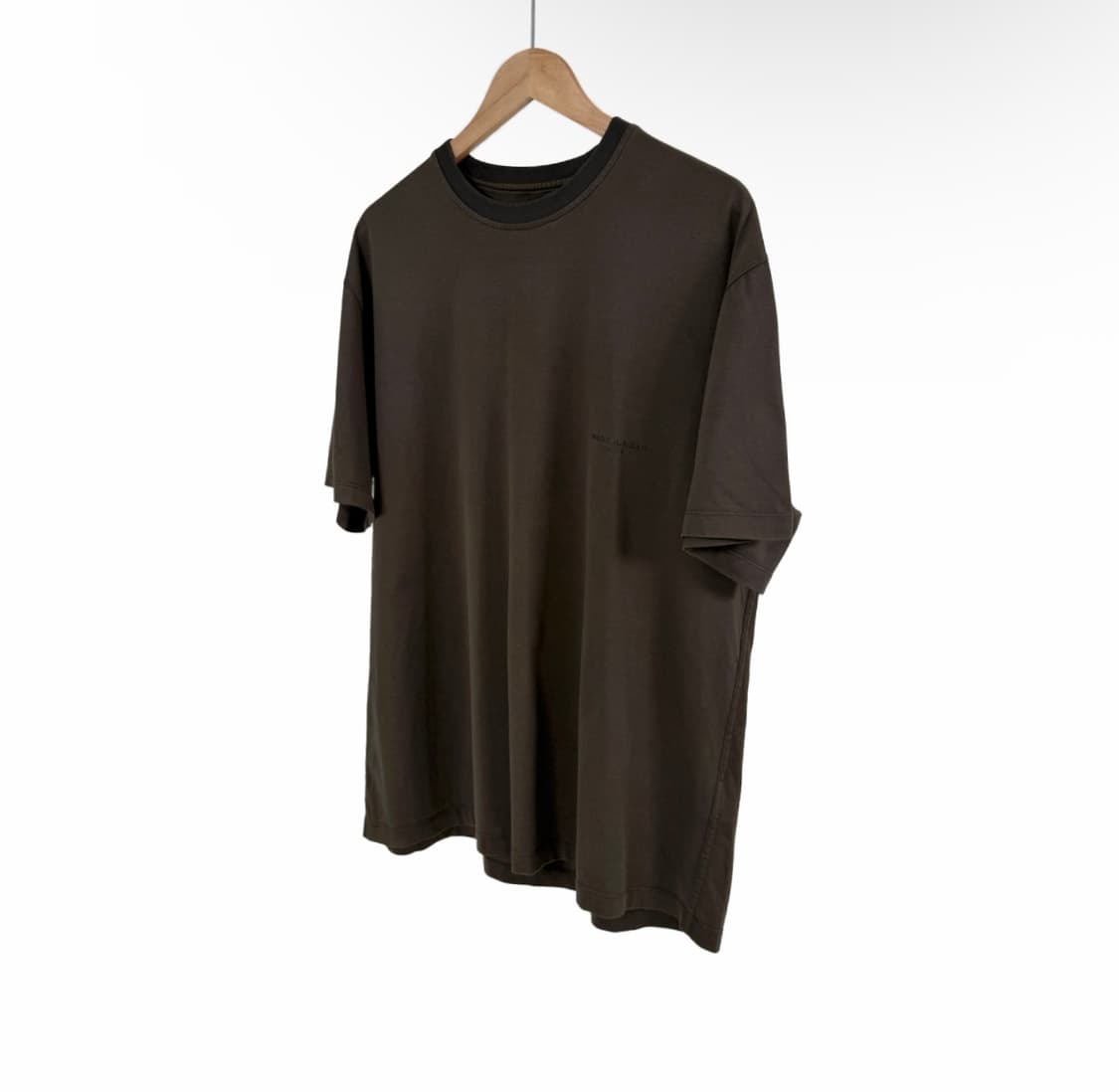 [48] 우영미 남성 레더 패치 백 라벨 반팔 티셔츠 브라운 상품이미지3