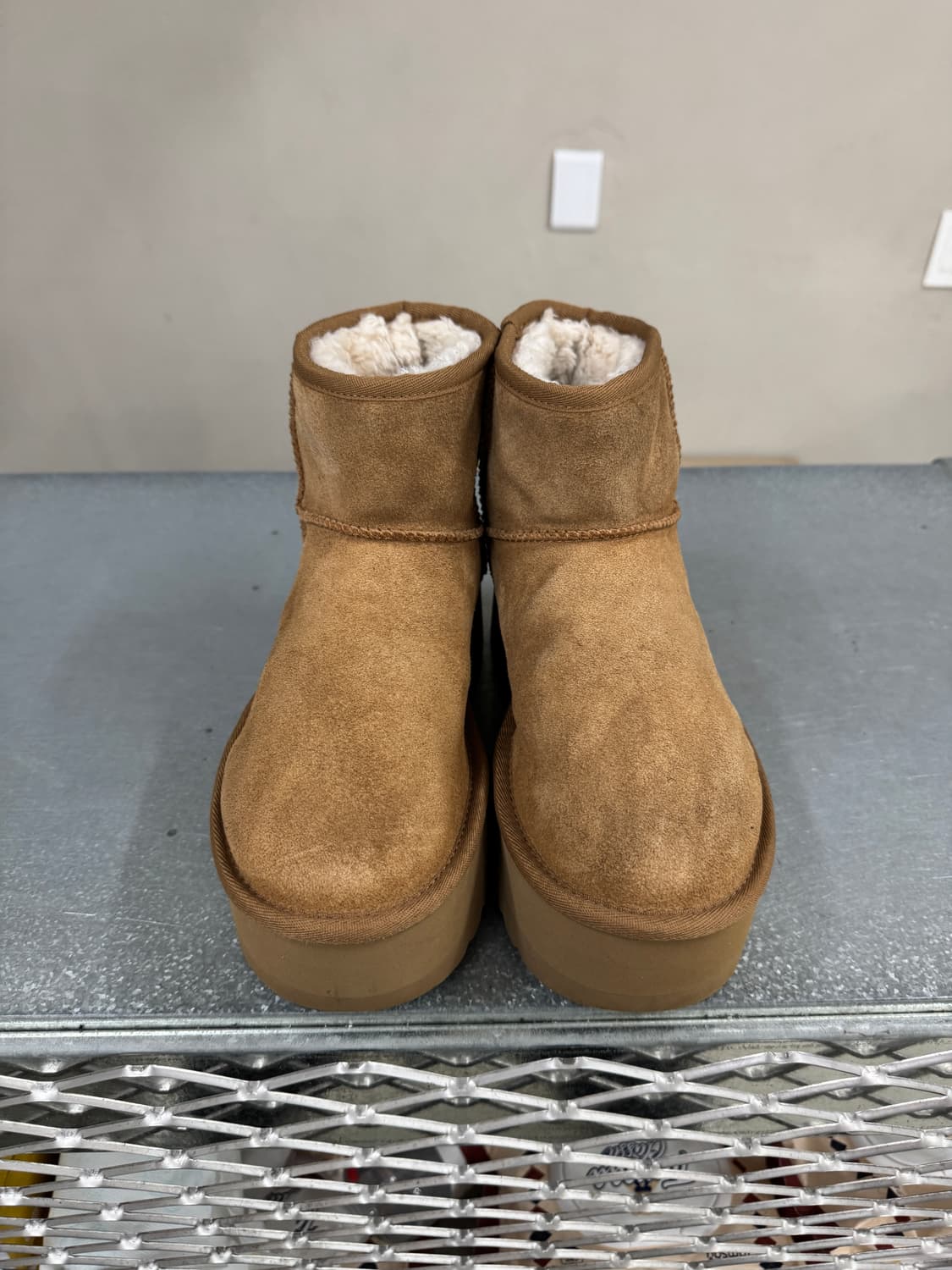 어그 클래식 플랫폼 미니 240 상품이미지7