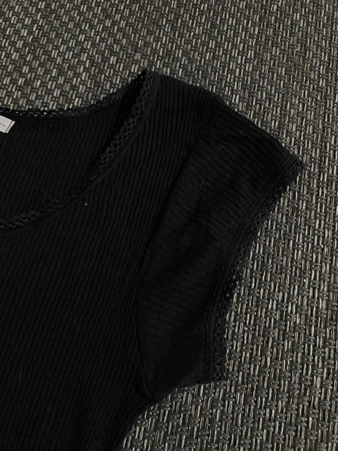 [MILEIL] Black Lace Detail Slim Fit Tee 상품이미지8