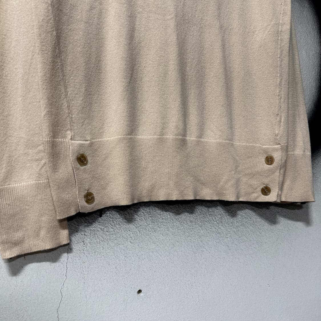 아쿠아스큐텀 스냅 디테일 아이보리 니트 상품이미지3