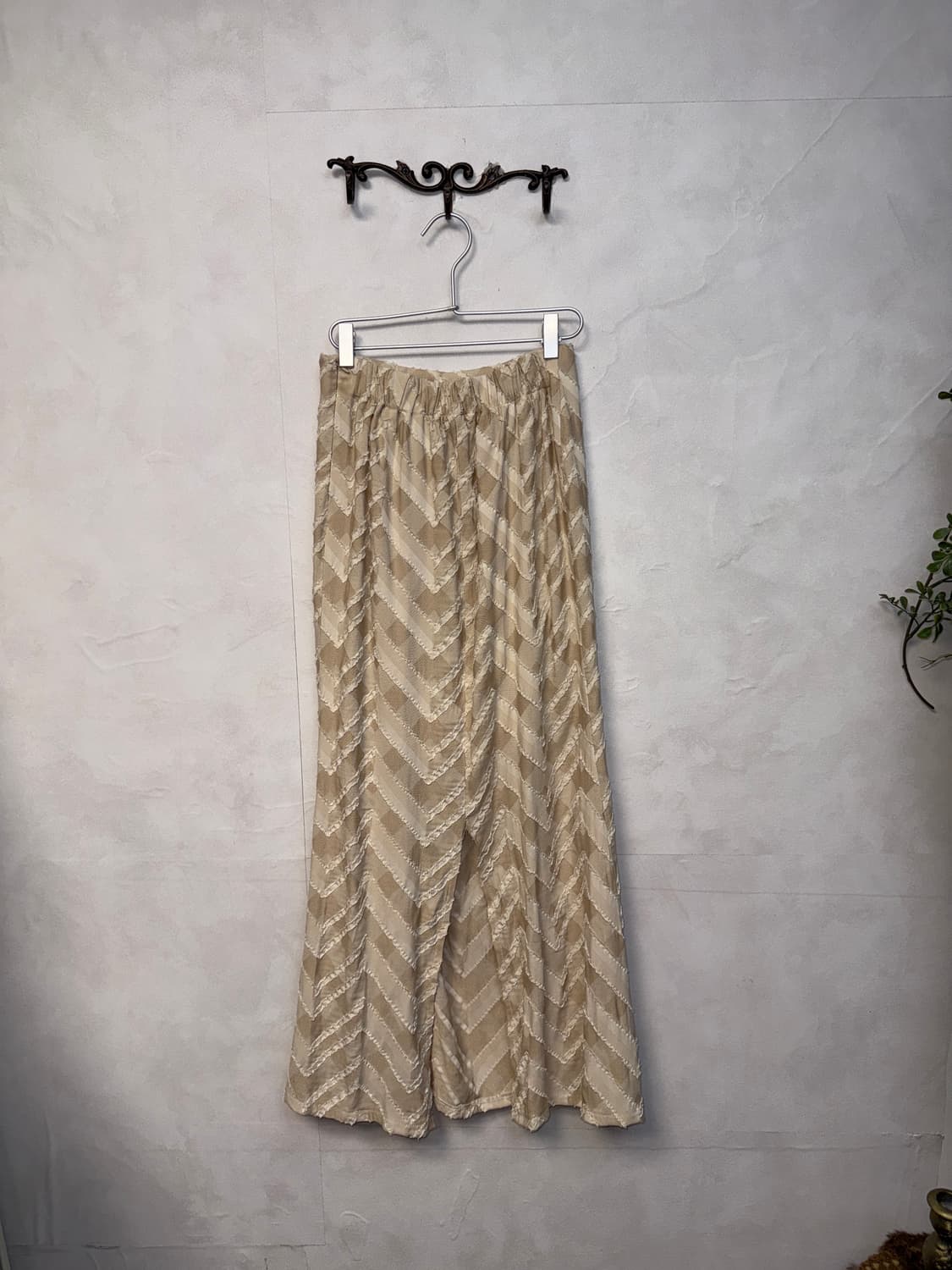 Beige chevron pattern slit maxi skirt 상품이미지3