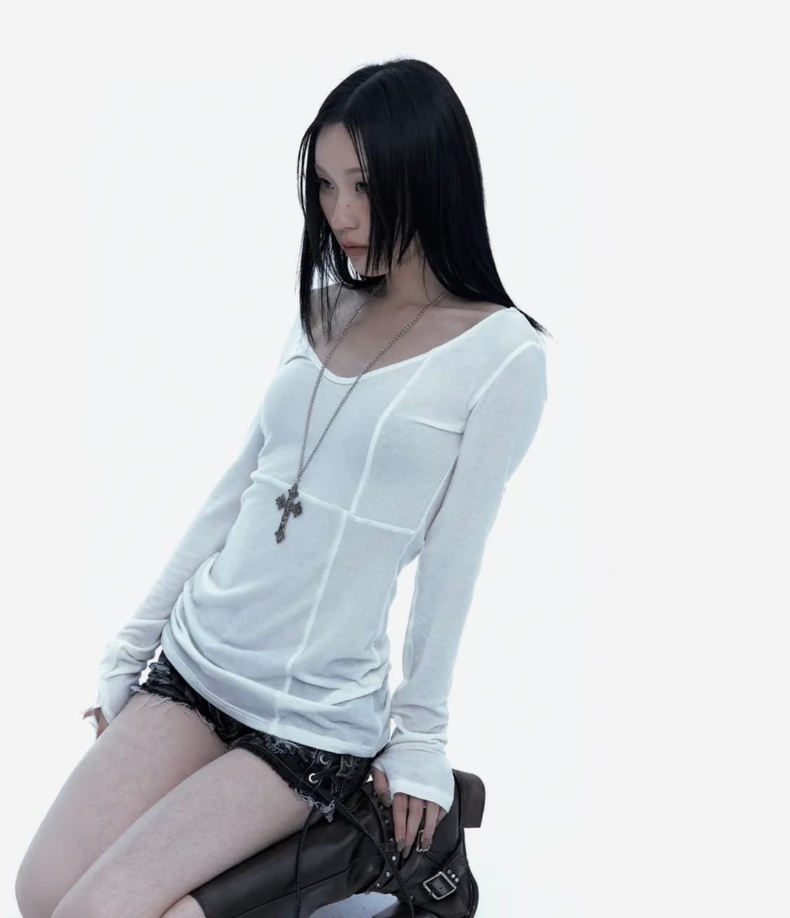 러프넥 크로스라인 슬림 탑 화이트 상품이미지1