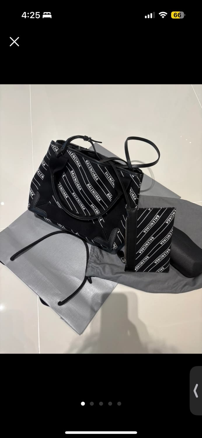 발렌시아가 카바스백 XS 상품이미지1