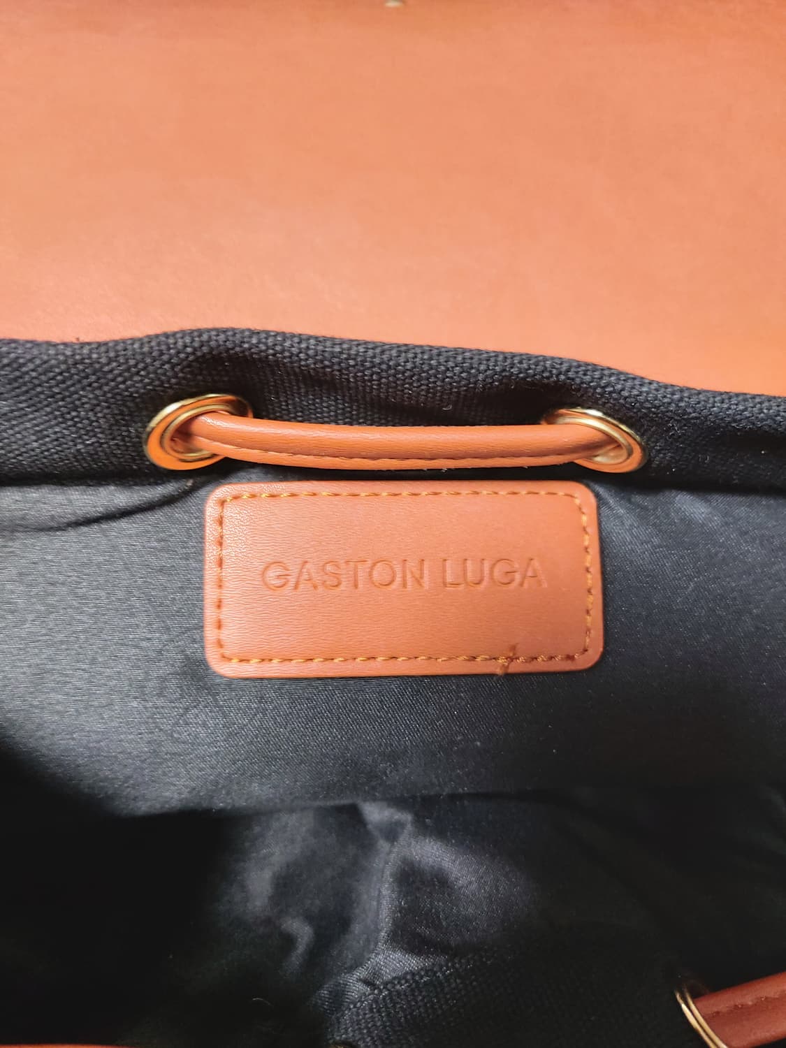 가스톤루가 블랙 캔버스 백팩

 상품이미지9