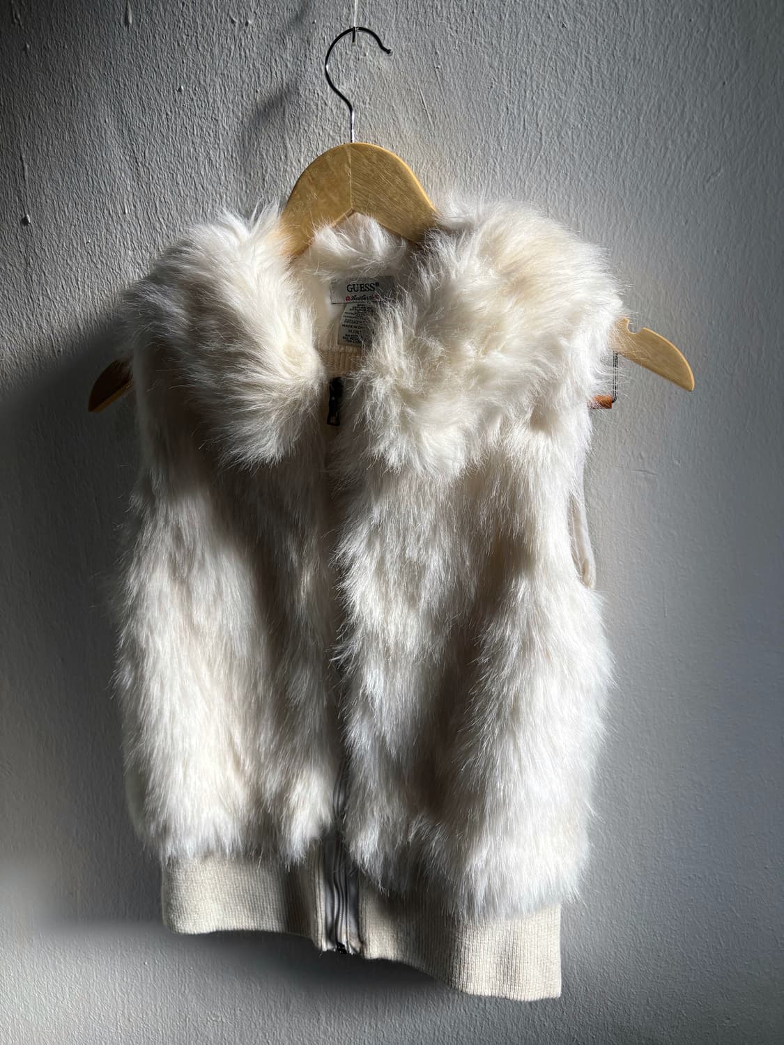 Guess White Fur Zip-up Vest 상품이미지4