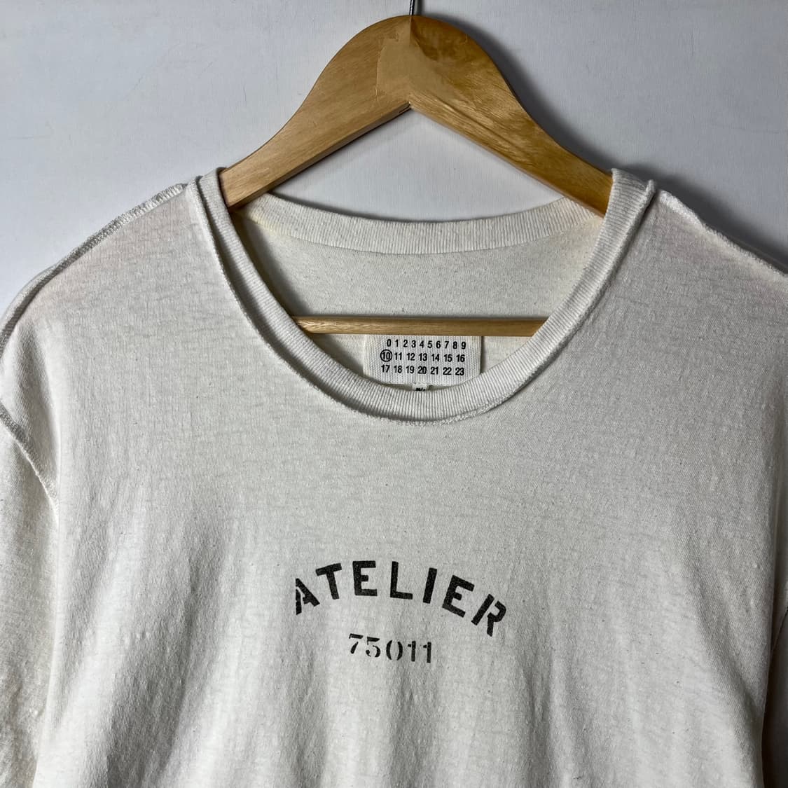 [Maison Margiela] 메종마르지엘라 아틀리에 레터링 반팔티셔츠 상품이미지2