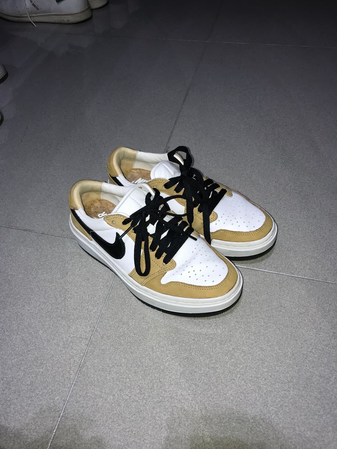 뉴욕매장구매!나이키 에어 조던 1 로우 흰/골드 230mm 상품이미지1