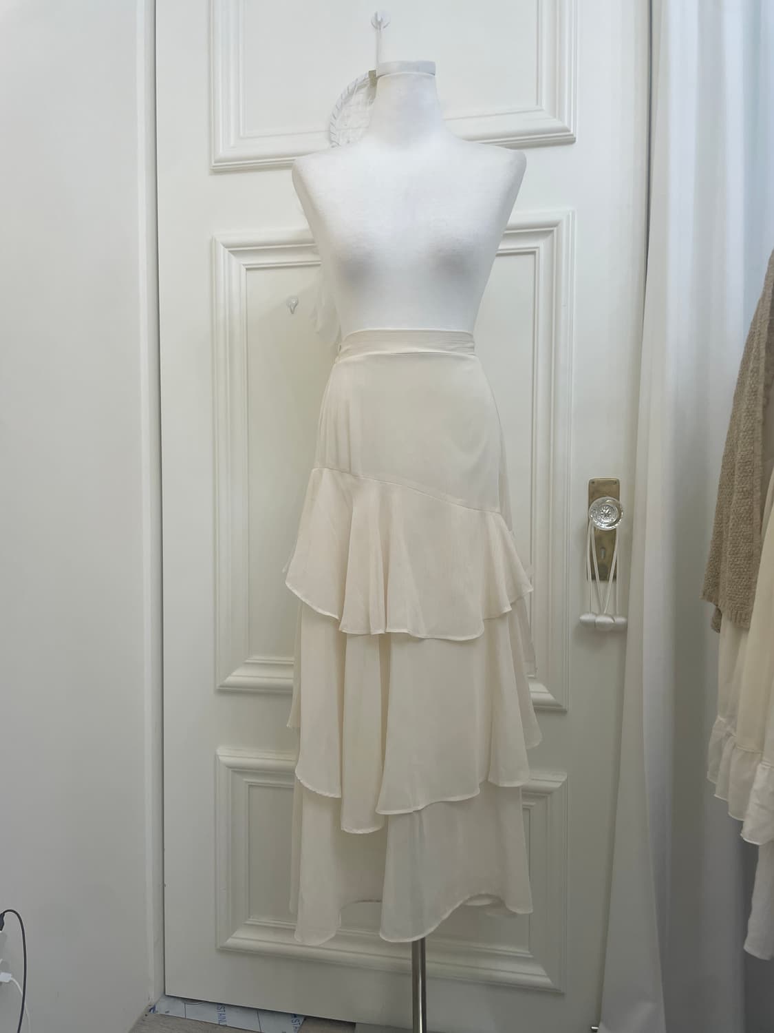 ivory layered back banding long skirt 상품이미지1