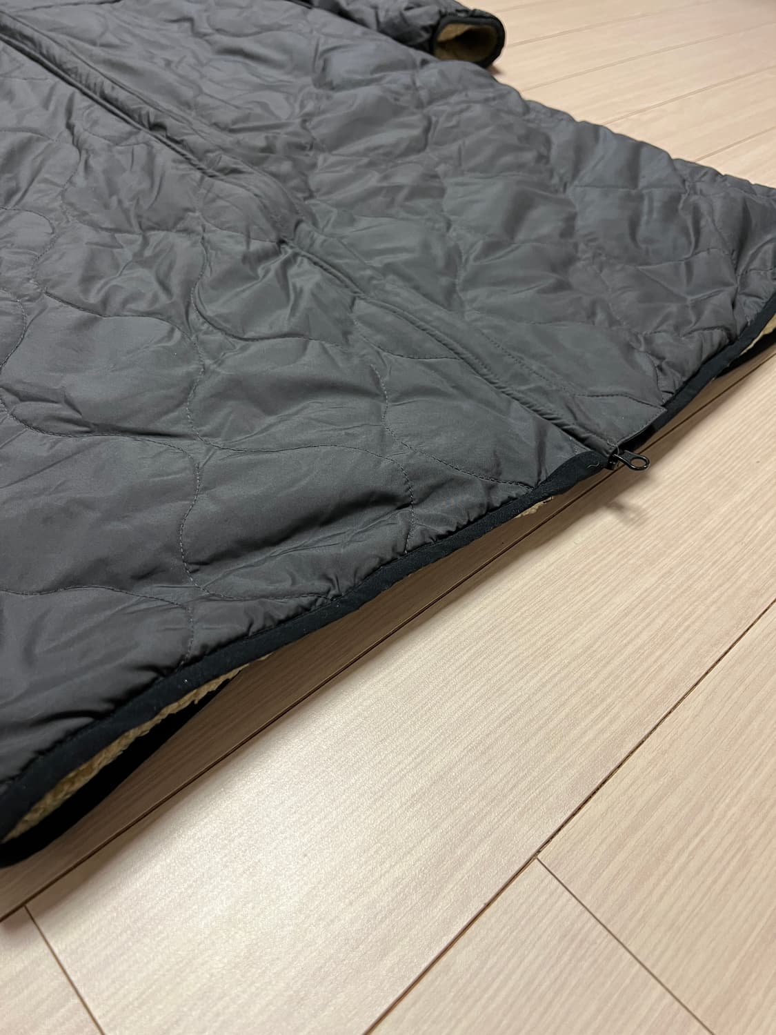 아디다스 양면 보아 쉐르파 리버시블 퀼팅 롱 자켓 / 다크그레이 / L 상품이미지4