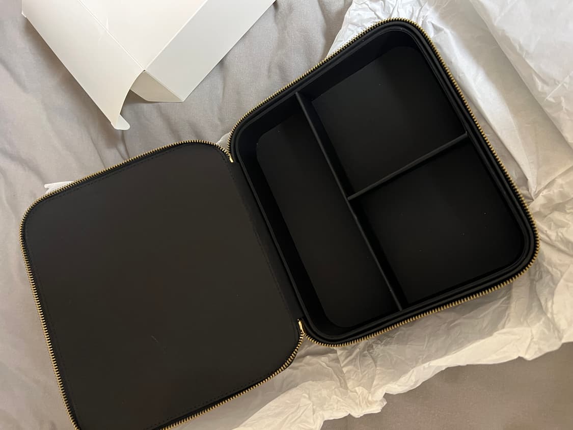 샤넬 뷰티 금장 지퍼 하드 케이스 검정 새제품 상품이미지5