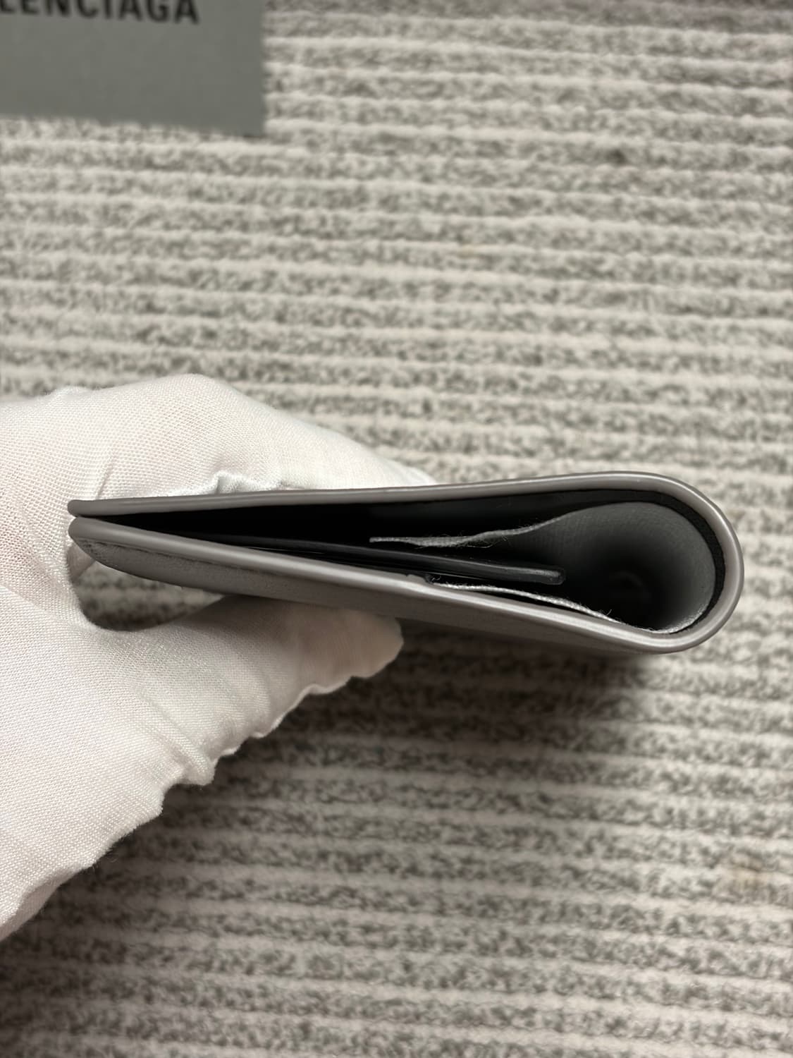 (미사용 새상품) 발렌시아가 패스포트 홀더 그레이 상품이미지7